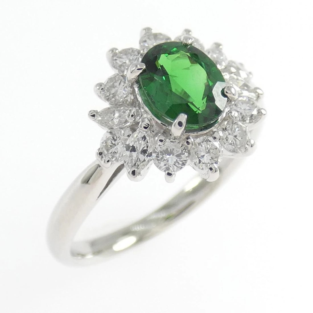 PT900 GREEN GARNET RING: PT900 Green Garnet Ring Brand: Unbranded Type/Style: Garnet Ring Material: PT900, Main Stone Garnet Secondary Stone Diamond Color: Silver Size: US 6 1/2 Accessories: None Accessories Notic