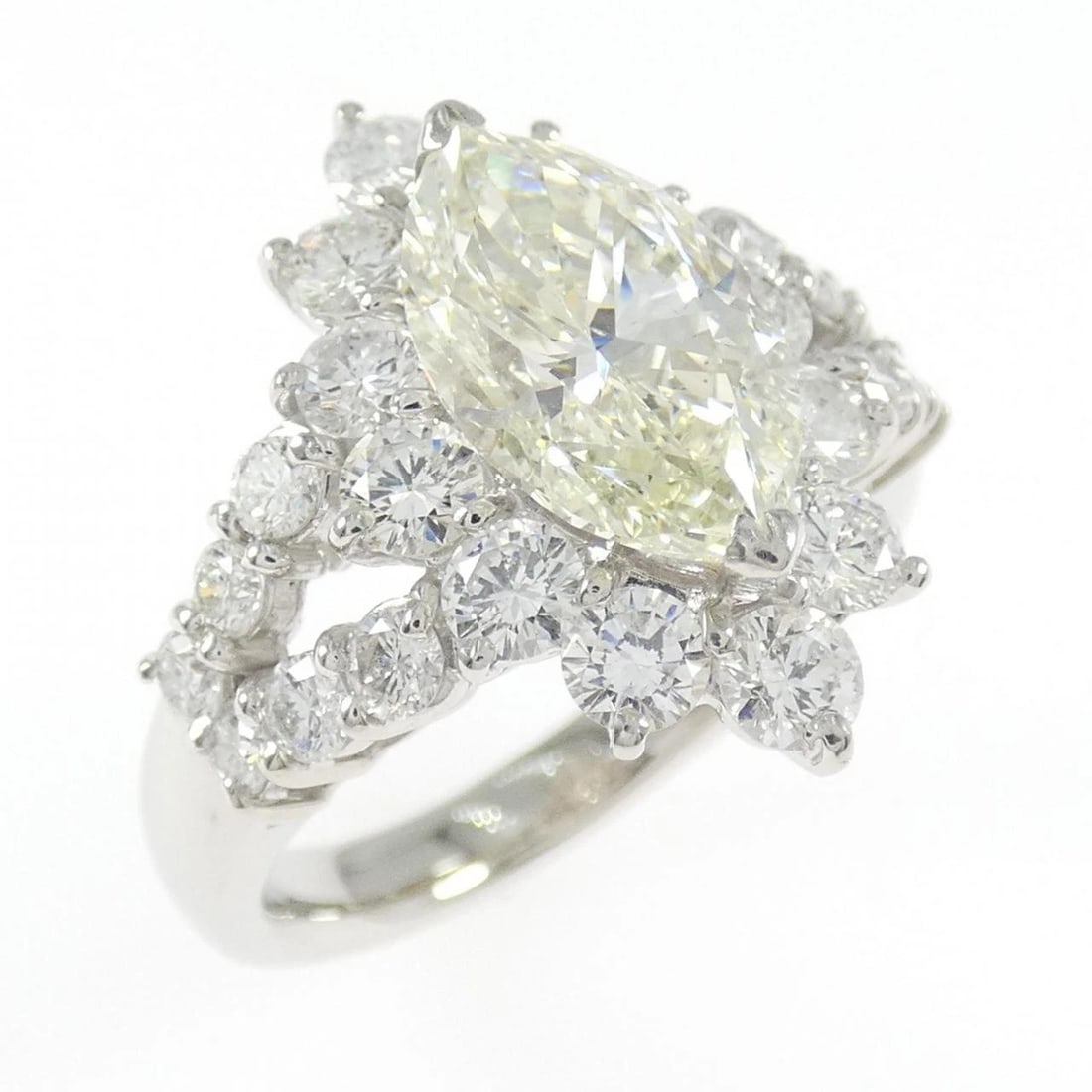 PT900 DIAMOND RING (1 of 2)