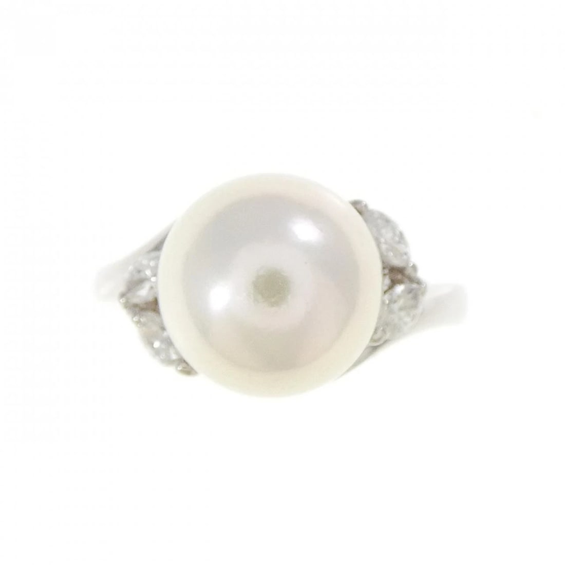 PT900 AKOYA PEARL RING: PT900 Akoya Pearl Ring Brand: Unbranded Type/Style: akoya pearl ring Material: PT900, Main Stone Akoya Pearl Secondary Stone Diamond Color: Silver Size: US 5 1/4 Accessories: None Accessories Notice: