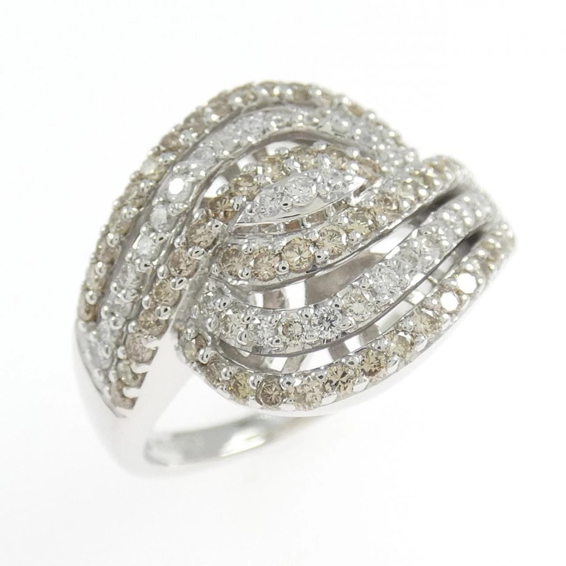 K18WG DIAMOND RING: K18WG Diamond Ring Brand: Unbranded Type/Style: Diamond Ring Material: 18k White Gold, Main Stone Natural Color: White Gold Size: US 7 Accessories: None Accessories Notice: When purchasing pre-owned