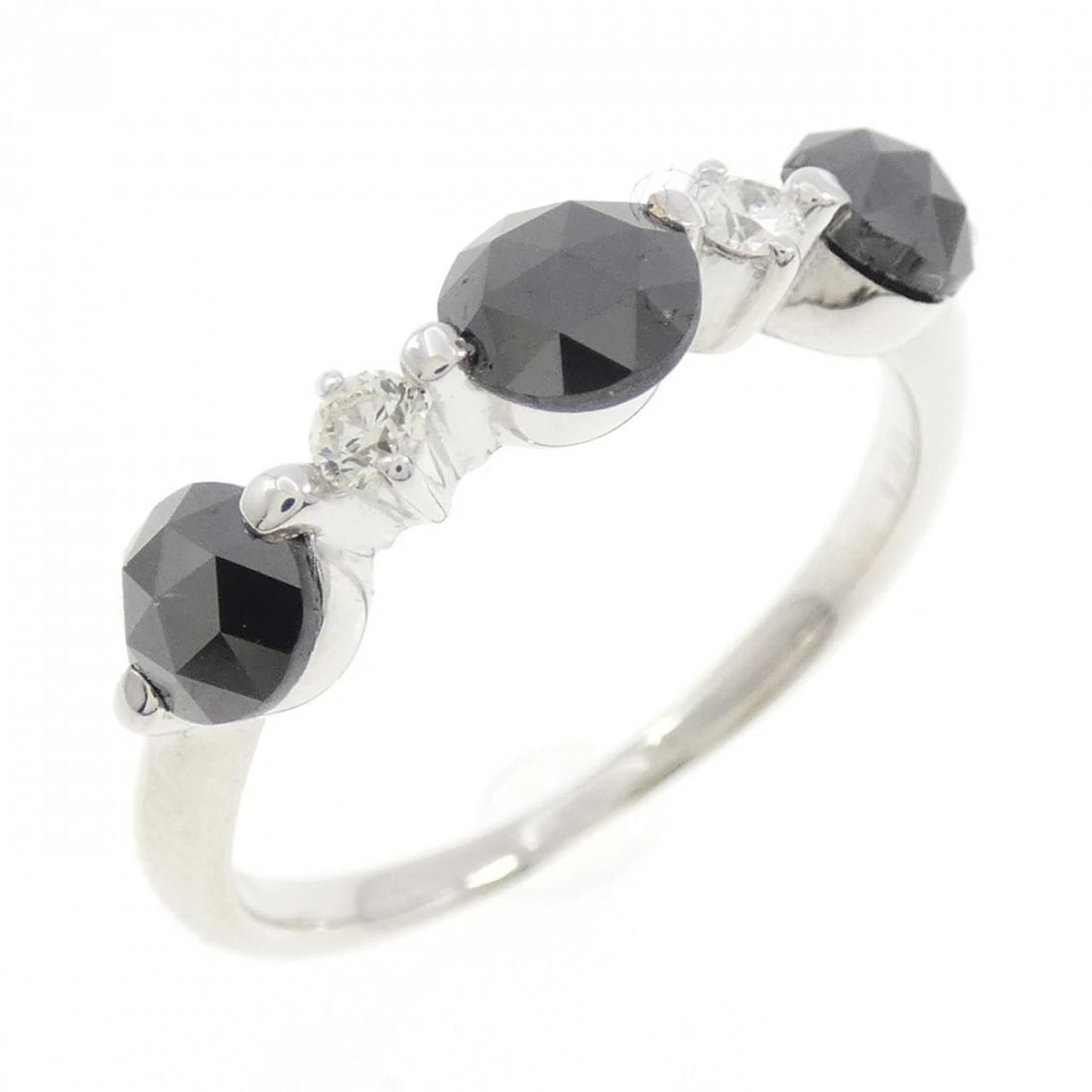 K18WG DIAMOND RING: K18WG Diamond Ring Brand: Unbranded Type/Style: Diamond Ring Material: K18WG, Main Stone Natural Color: White gold Size: US 7 Accessories: None Accessories Notice: When purchasing pre-owned goods,