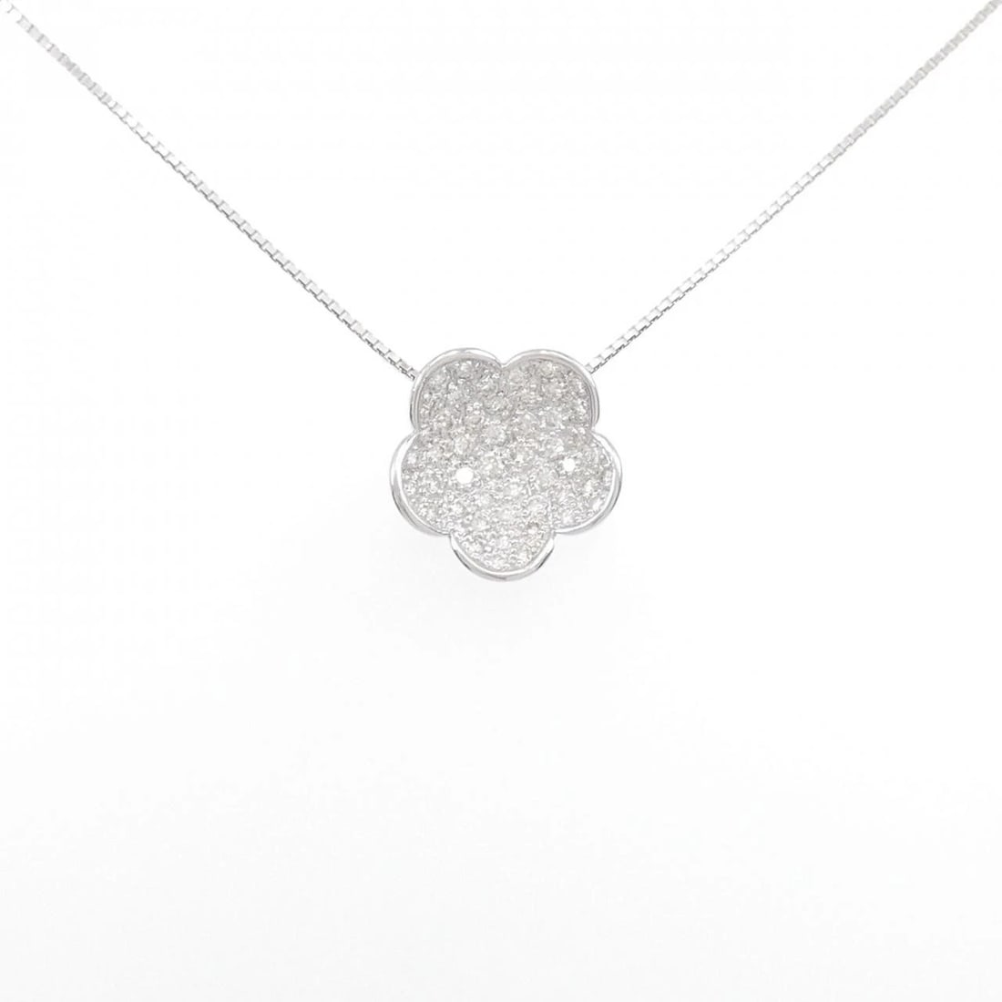 K18WG FLOWER DIAMOND NECKLACE: K18WG Flower Diamond Necklace Brand: Unbranded Type/Style: Diamond Necklace Material: K18WG, Main Stone Natural Color: White Gold Size: 45cmActual Size Pendant length approx. x width approx.: