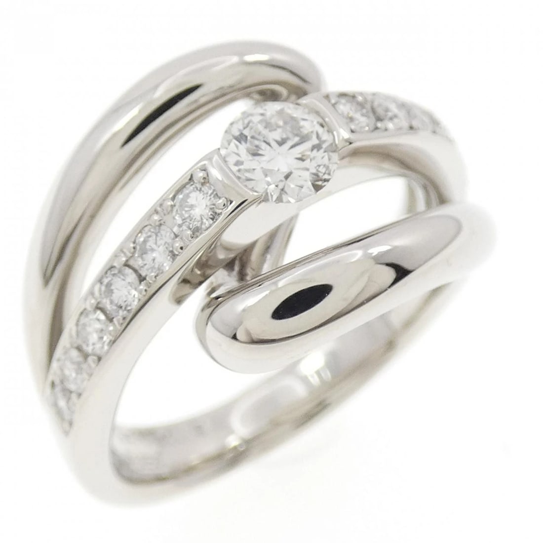 PT950 DIAMOND RING (1 of 2)