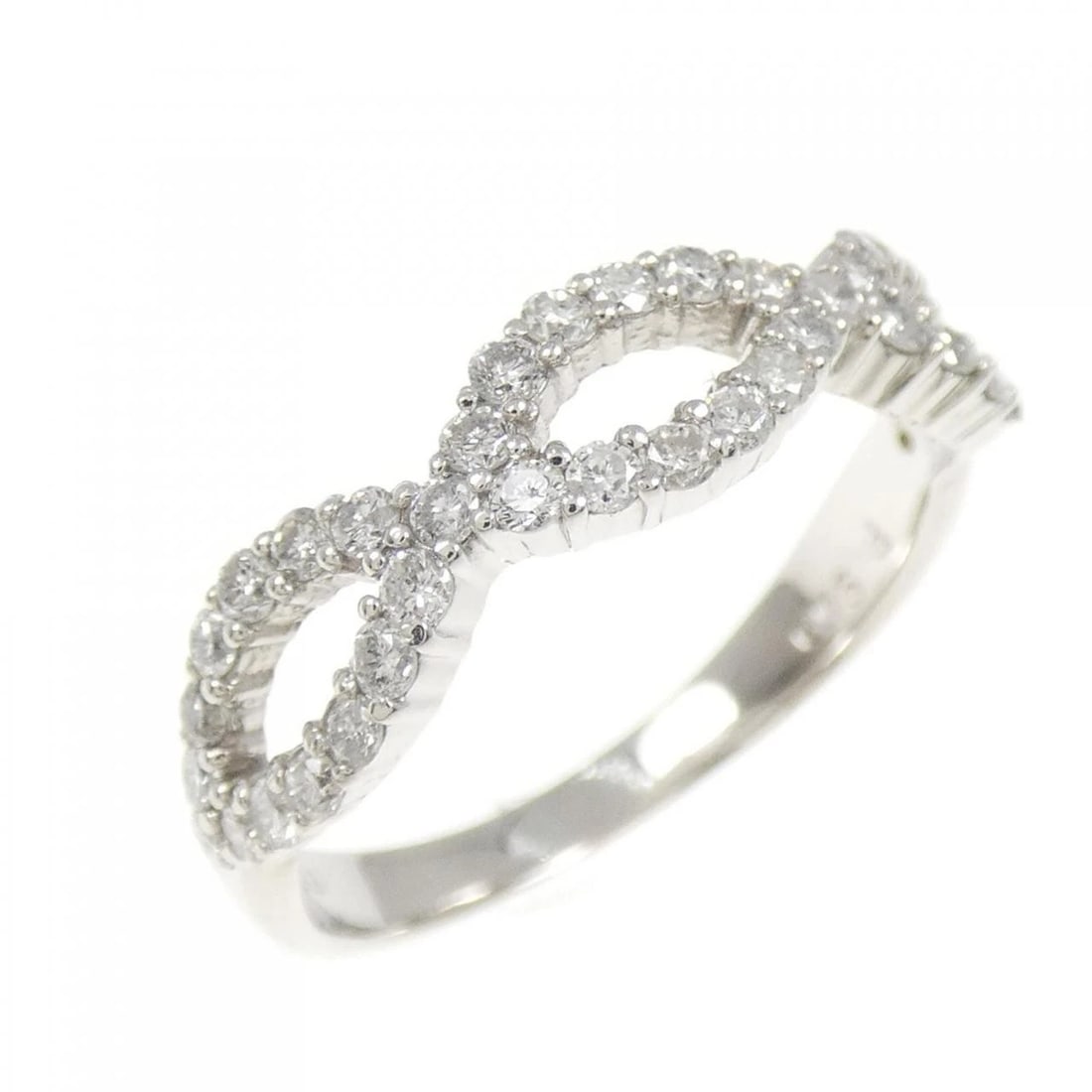 PT900 DIAMOND RING: PT900 Diamond Ring Brand: Unbranded Type/Style: Diamond Ring Material: Platinum900, Main Stone Natural Color: Silver Size: US 6 1/4 Accessories: None Accessories Notice: When purchasing pre-owned