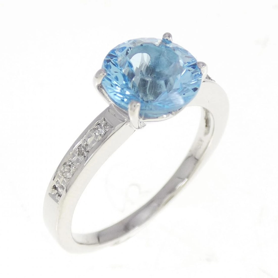 K18WG BLUE TOPAZ RING: K18WG Blue Topaz Ring Brand: Unbranded Type/Style: Blue Topaz ring Material: 18k White Gold, Color: White Gold Size: US 8.25 Accessories: None Accessories Notice: When purchasing pre-owned goods,