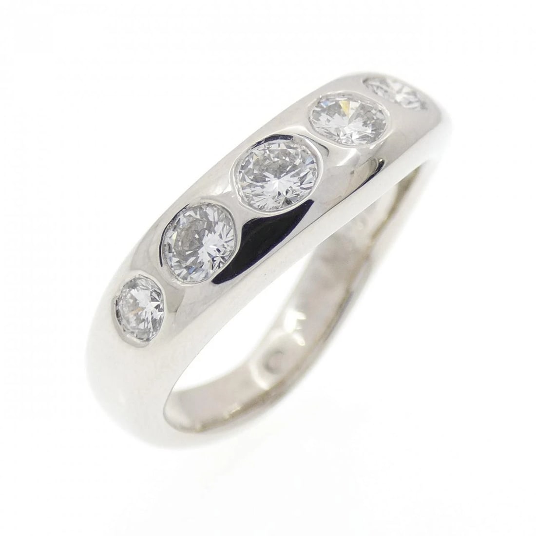 PT900 DIAMOND RING: PT900 Diamond Ring Brand: Unbranded Type/Style: Diamond Ring Material: Platinum900, Main Stone Natural Color: Platinum Size: US 6 1/4 Accessories: None Accessories Notice: When purchasing