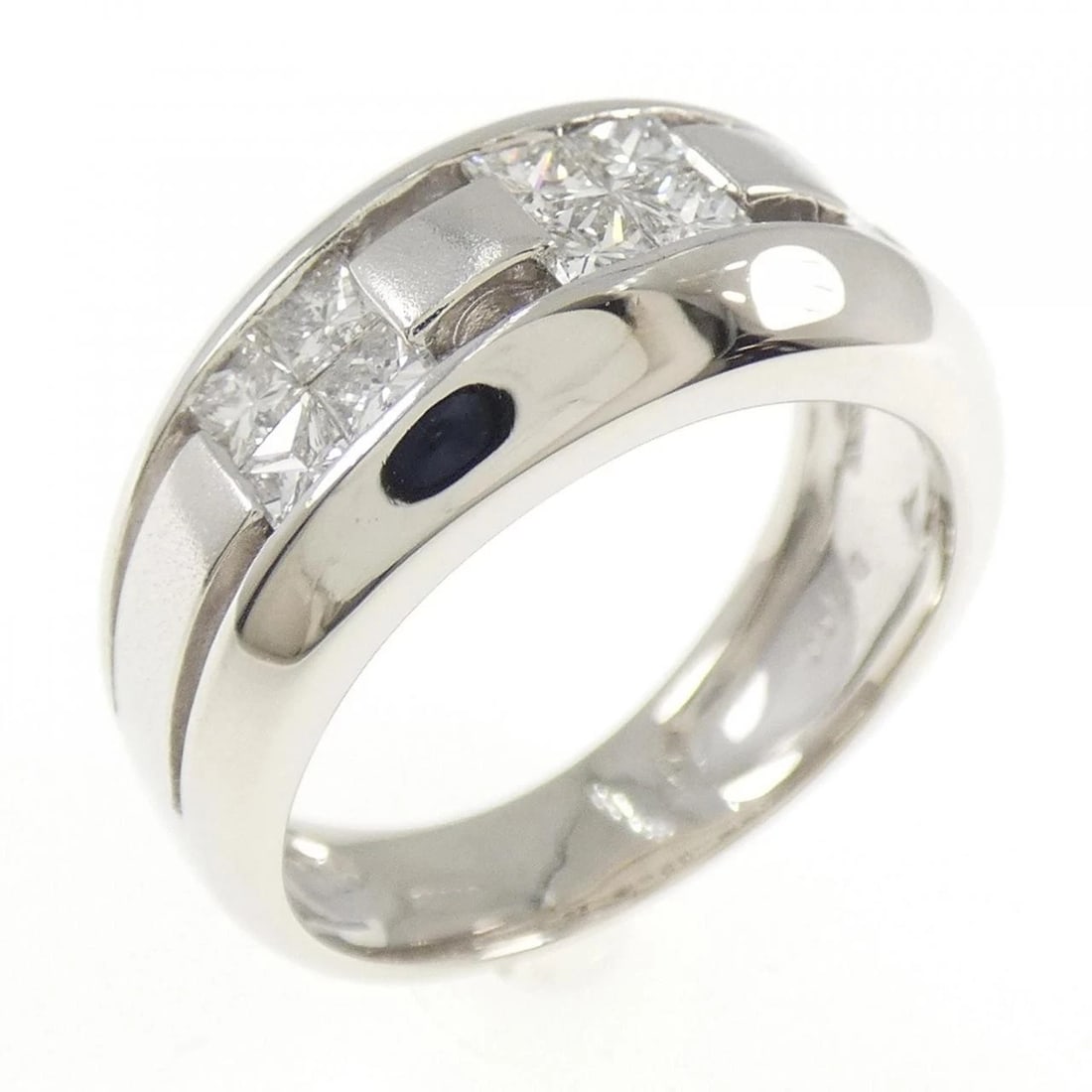 PT900 DIAMOND RING (1 of 3)