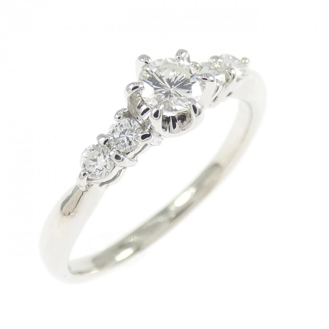 PT900 DIAMOND RING: PT900 Diamond Ring Brand: Unbranded Type/Style: Diamond Ring Material: PT900, Main Stone Natural Color: Silver Size: US 5 1/4 Accessories: None Accessories Notice: When purchasing pre-owned goods,