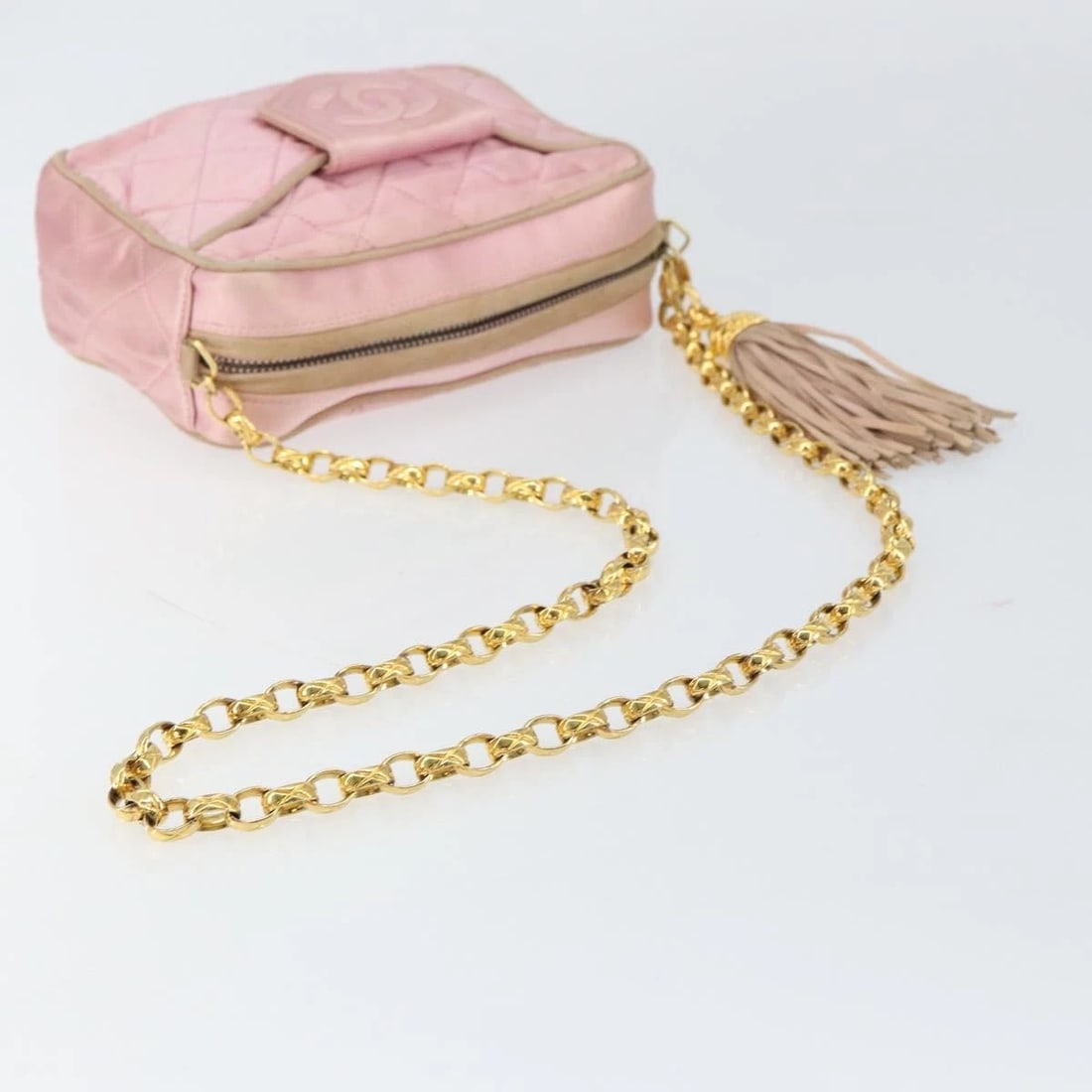 CHANEL CHAIN SHOULDER BAG SATIN PINK GOLD: CHANEL Chain Shoulder Bag Satin Pink Gold Brand: CHANEL Type/Style: Shoulder Bag Material: Satin Color: Pink,Gold Size: Size(Inch)W7.1 x H4.7 x D2.8inch(Approx) Accessories: None Accessori