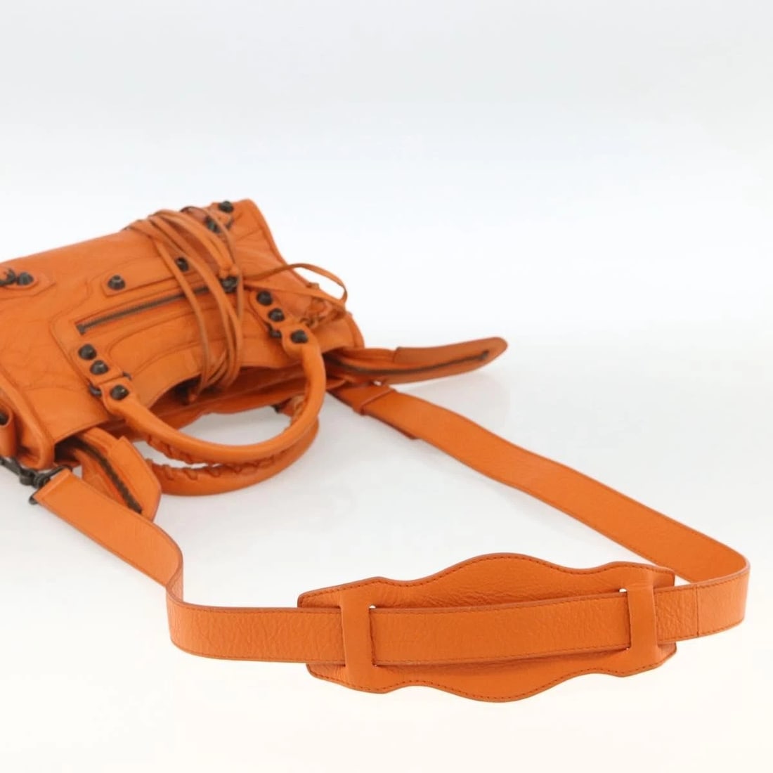 BALENCIAGA LUCITY HAND BAG LEATHER 2WAY ORANGE: BALENCIAGA LuCity Hand Bag Leather 2way Orange Brand: BALENCIAGA Type/Style: Hand Bag Material: Leather Color: Orange Size: Size(Inch)W9.4 x H5.5 x D2.8inch(Approx) Handle Drop:3.9inch(Approx)