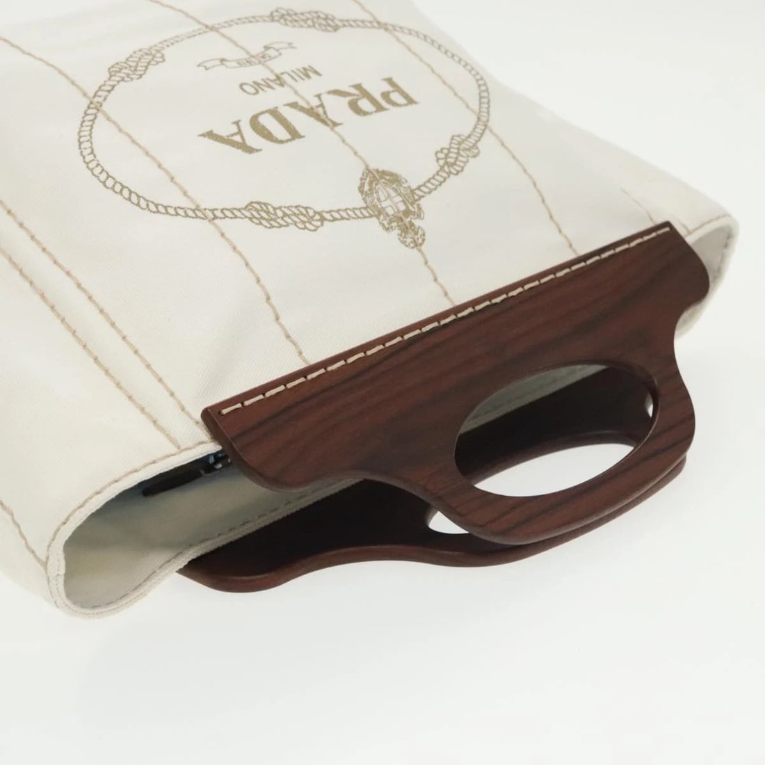 PRADA CANAPALAGE HAND BAG CANVAS WHITE SILVER: PRADA Canapalage Hand Bag Canvas White Silver Brand: PRADA Type/Style: Hand Bag Material: Canvas Color: White,Silver Size: Size(Inch)W11.8 x H8.3 x D5.5inch(Approx)Handle Drop:3.5inch(Approx)