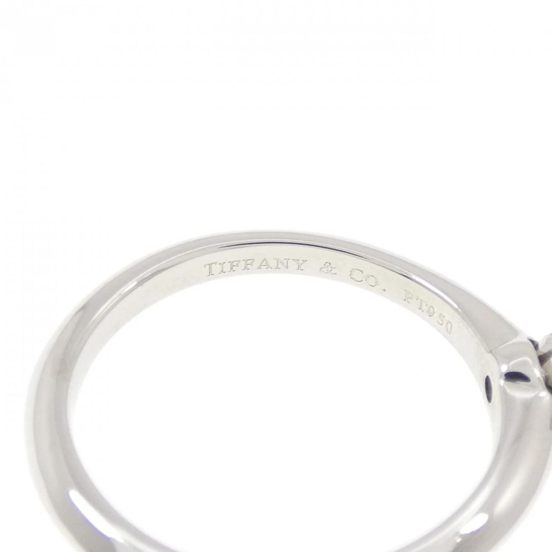 TIFFANY&CO. CLASSIC SOLITAIRE RING - 3
