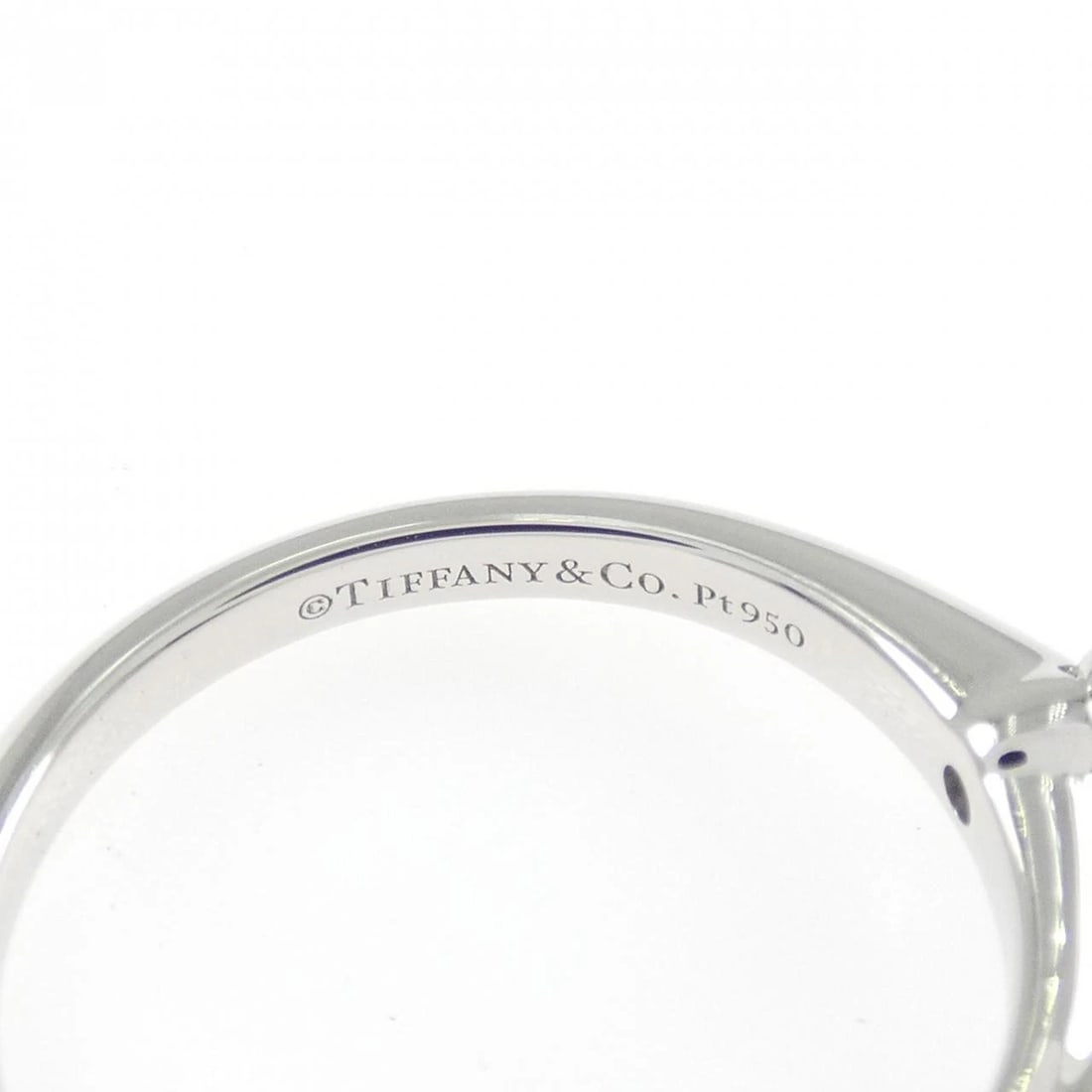 TIFFANY&CO. CLASSIC SOLITAIRE RING - 3