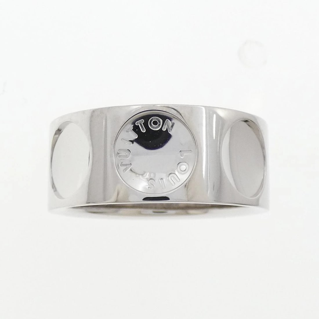 LOUIS VUITTON PETITE BOURG EMPREINTE RING: Louis Vuitton Petite Bourg Empreinte Ring Brand: LOUIS VUITTON Type/Style: Louis Vuitton Ring Material: 750 white gold, Color: white gold Size: US 12.25 Accessories: None Accessories Notice: When