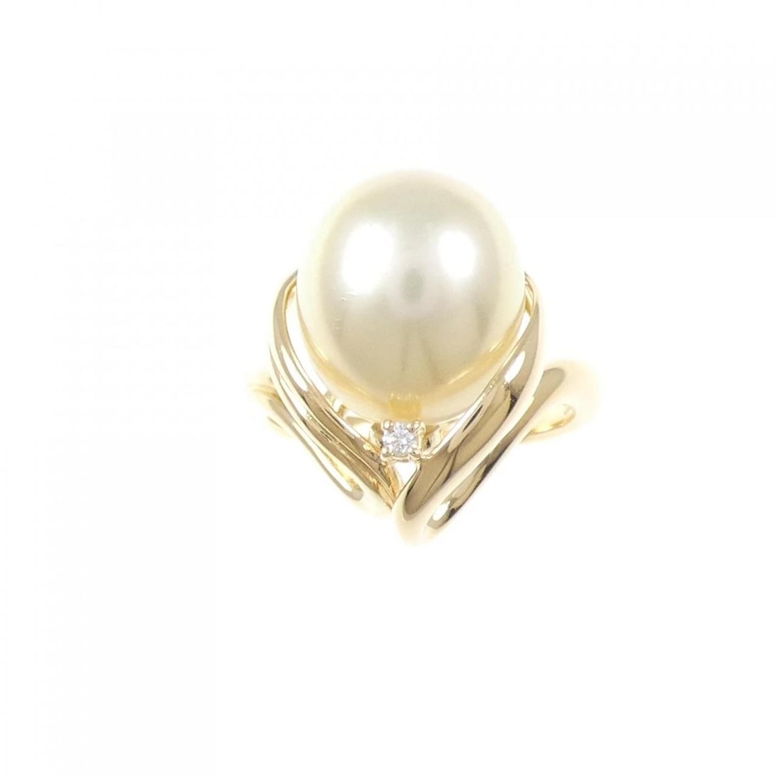 TASAKI WHITE SOUTH SEA PEARL RING: Tasaki White South Sea Pearl Ring Brand: TASAKI Type/Style: Tasaki Ring Material: K18 yellow gold, Main Stone White Butterfly Pearl Color: yellow gold Size: US 5 3/4 Accessories: None Accessories