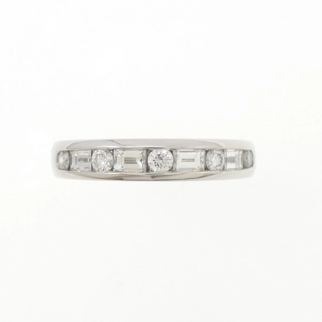 TIFFANY & CO. CHANNEL SETTING RING: TIFFANY & Co. Channel Setting Ring Brand: TIFFANY&Co. Type/Style: TIFFANY & Co. Ring Material: Platinum950, Main Stone natural Color: SILVER Size: US 4.75 Accessories: None Accessories Not