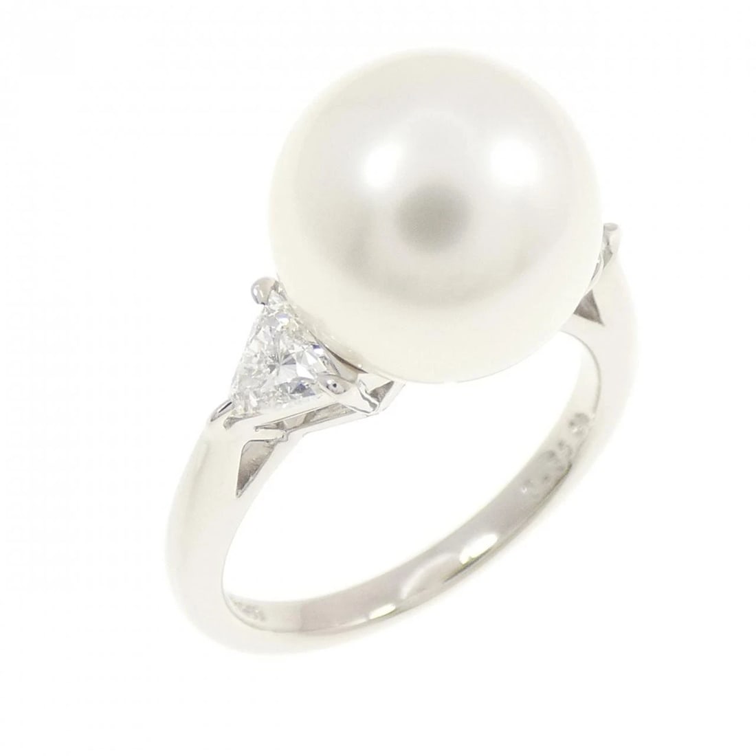 MIKIMOTO WHITE SOUTH SEA PEARL RING: Mikimoto White South Sea Pearl Ring Brand: MIKIMOTO Type/Style: Mikimoto Ring Material: Platinum950, Main Stone White Butterfly Pearl Secondary Stone Natural Color: Silver Size: US 5 Accessories: