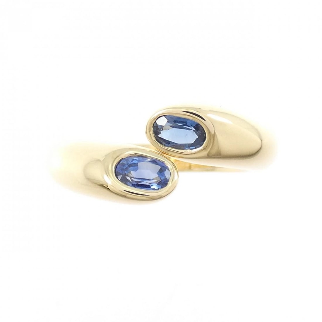 CARTIER ELLIPSE RING: Cartier Ellipse Ring Brand: CARTIER Type/Style: Cartier Ring Material: 750 yellow gold, Main Stone Sapphire Color: yellow gold Size: US 5 1/4 Accessories: None Accessories Notice: When purchasing