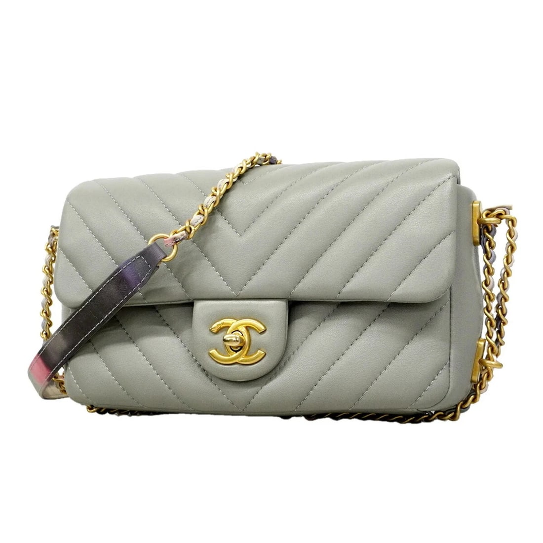CHANEL SHOULDER BAG CHAIN SHOULDER CHEVRON PATTERN: Chanel Shoulder Bag, Chain Shoulder, Chevron Pattern Brand: Chanel Type/Style: Shoulder bag Material: Leather Color: Gray Size: (HxWxD) 13cm x 20.5cm x 6cm / 5.11'' x 8.07'' x 2.36'' Accessories: