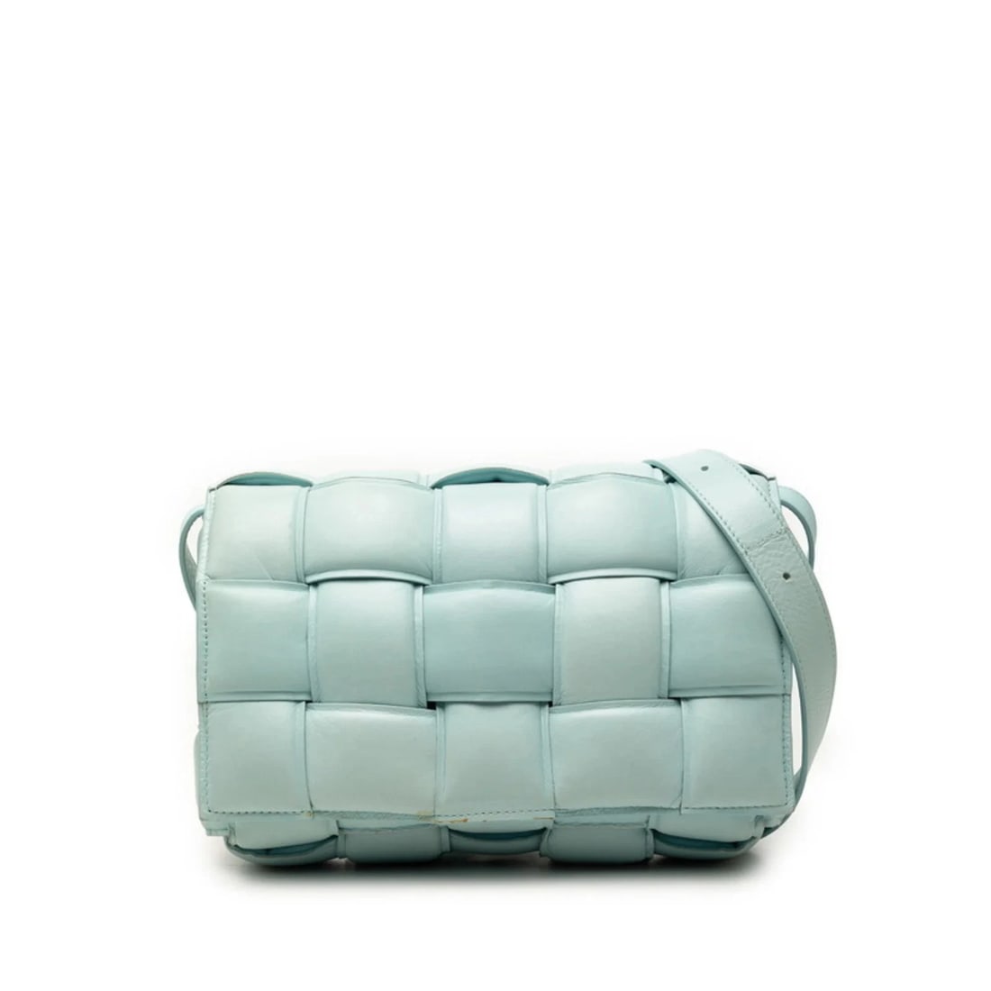 BOTTEGA VENETA MAXI INTRECCIATO PADDED CASSETTE CROSSBODY: Bottega Veneta Maxi Intrecciato Padded Cassette Crossbody Brand: Bottega Veneta Type/Style: Shoulder bag Material: Leather Color: Blue Size: (HxWxD) 16cm x 25cm x 7cm / 6.29'' x 9.84'' x 2.75'' Ac