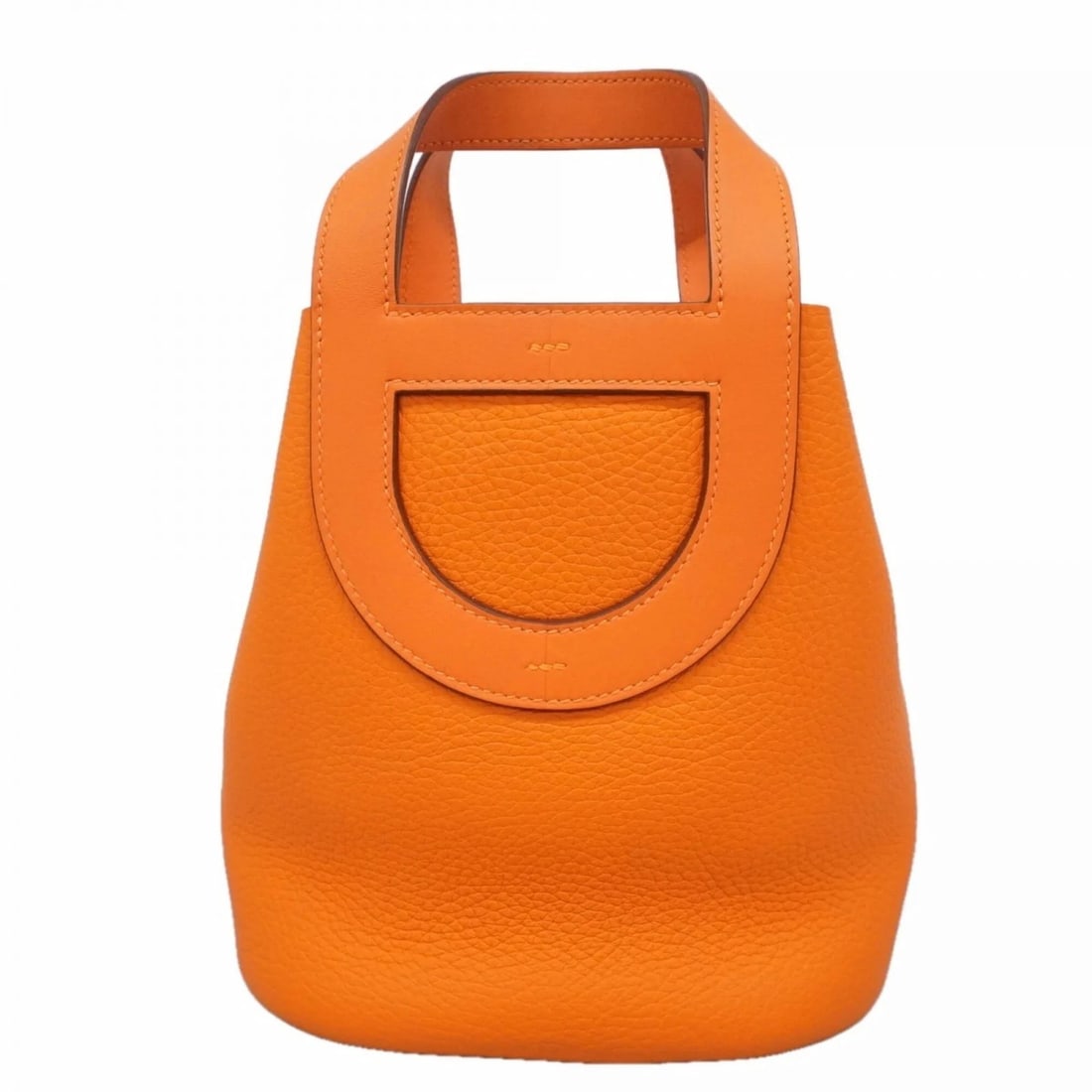 HERMES IN THE LOOP 18 HANDBAG TAURILLON CLEMENCE LEATHER: Hermes In the Loop 18 handbag, Taurillon Clemence leather Brand: Hermes Type/Style: Handbag Material: Taurillon clemence leather Color: Orange Size: (HxWxD) 20cm x 17.5cm x 12cm / 7.87'' x 6.88'' x 4.
