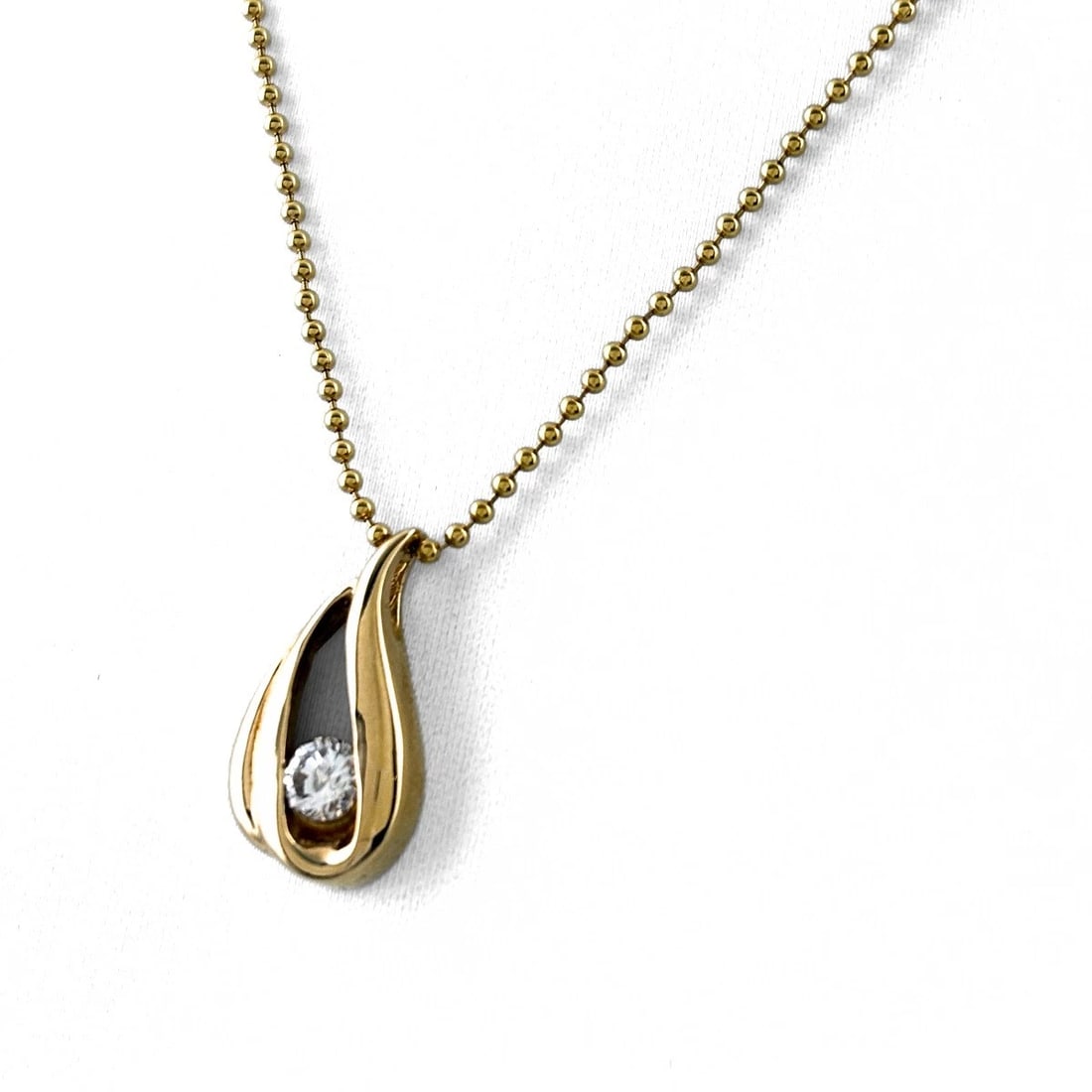 DIAMOND DESIGN NECKLACE YELLOWGOLD PENDANT NECKLACE: Diamond design necklace YellowGold Pendant Necklace Brand: Unbranded Type/Style: Necklace Material: 18K 750 YG, Main Stone Natural Color: Yellow Size: Chain / code 40cm(15.7") Chain width 1.2mm(0.0") 