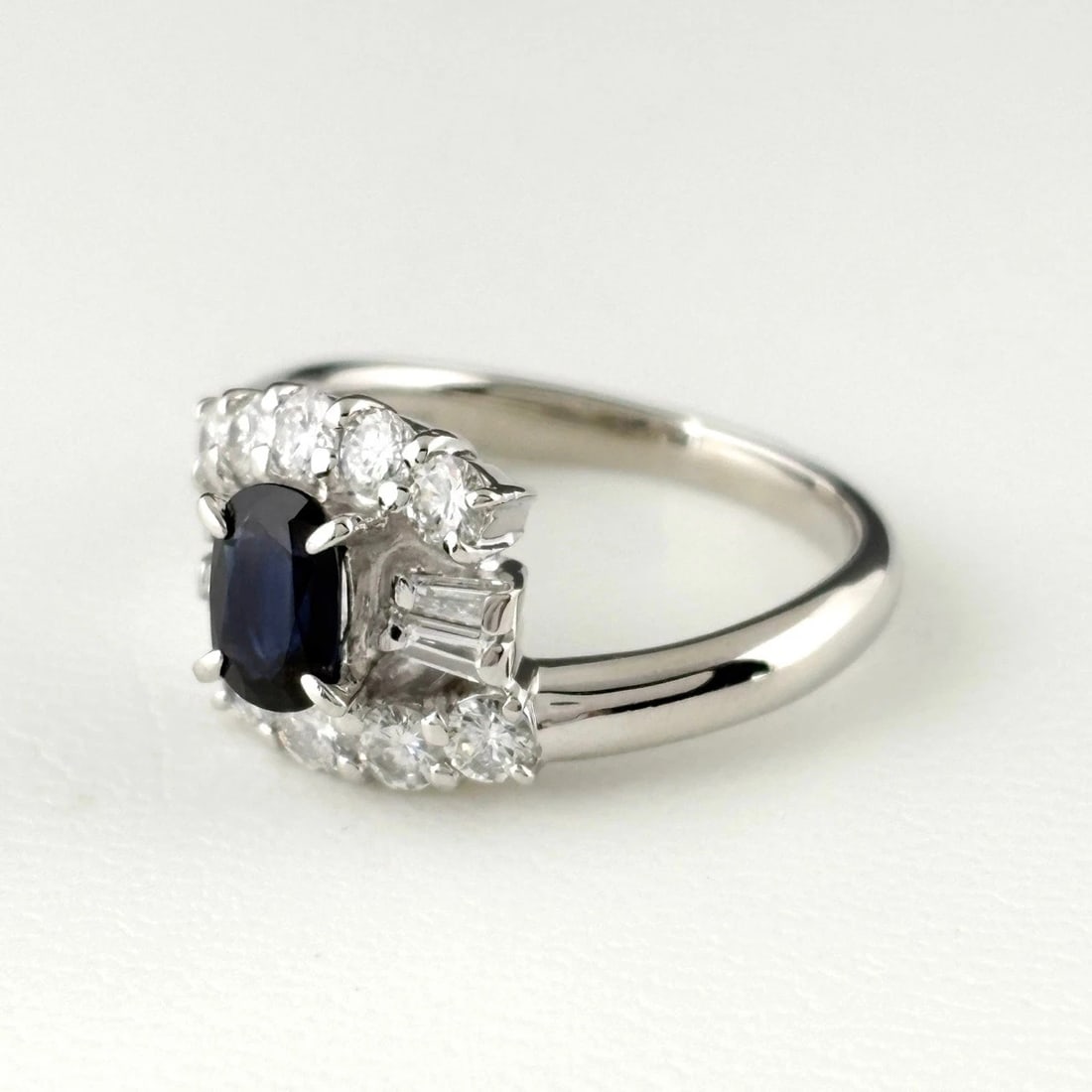 SAPPHIRE DESIGN RING PLATINUM RING MELEE DIAMOND: sapphire design ring Platinum ring melee diamond Brand: Unbranded Type/Style: Ring Material: Pt900, Main Stone sapphire Color: PT Size: US 6.5 Accessories: None Accessories Notice: When pu