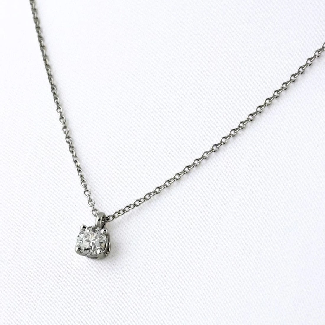 TIFFANY&CO. SOLITAIRE PLATINUM PENDANT NECKLACE PT950: TIFFANY&Co. Solitaire Platinum Pendant Necklace Pt950 Brand: TIFFANY&Co. Type/Style: Necklace Material: Pt950, Main Stone Natural Color: Silver Size: Chain / code 41cm(16.1") Chain width 0.6mm(0.0") P
