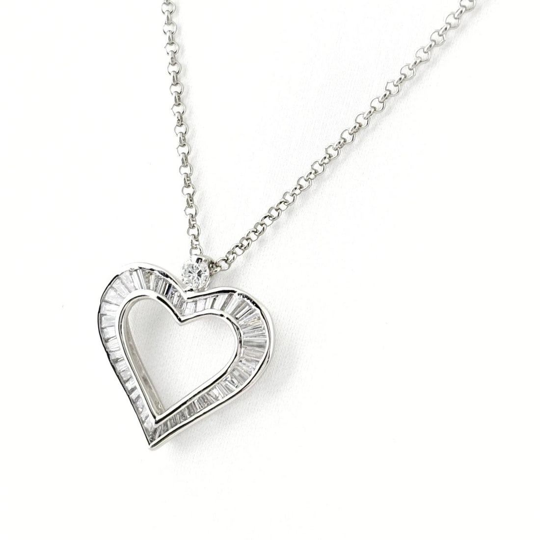 HEART MOTIF DESIGN PLATINUM PENDANT MELEE DIAMOND NECKLACE: Heart motif design Platinum Pendant melee diamond Necklace Brand: Unbranded Type/Style: Necklace Material: Pt900, Color: Silver Size: Chain / code 40cm(15.7") Chain width 1.3mm(0.1") Pendant size 20.1