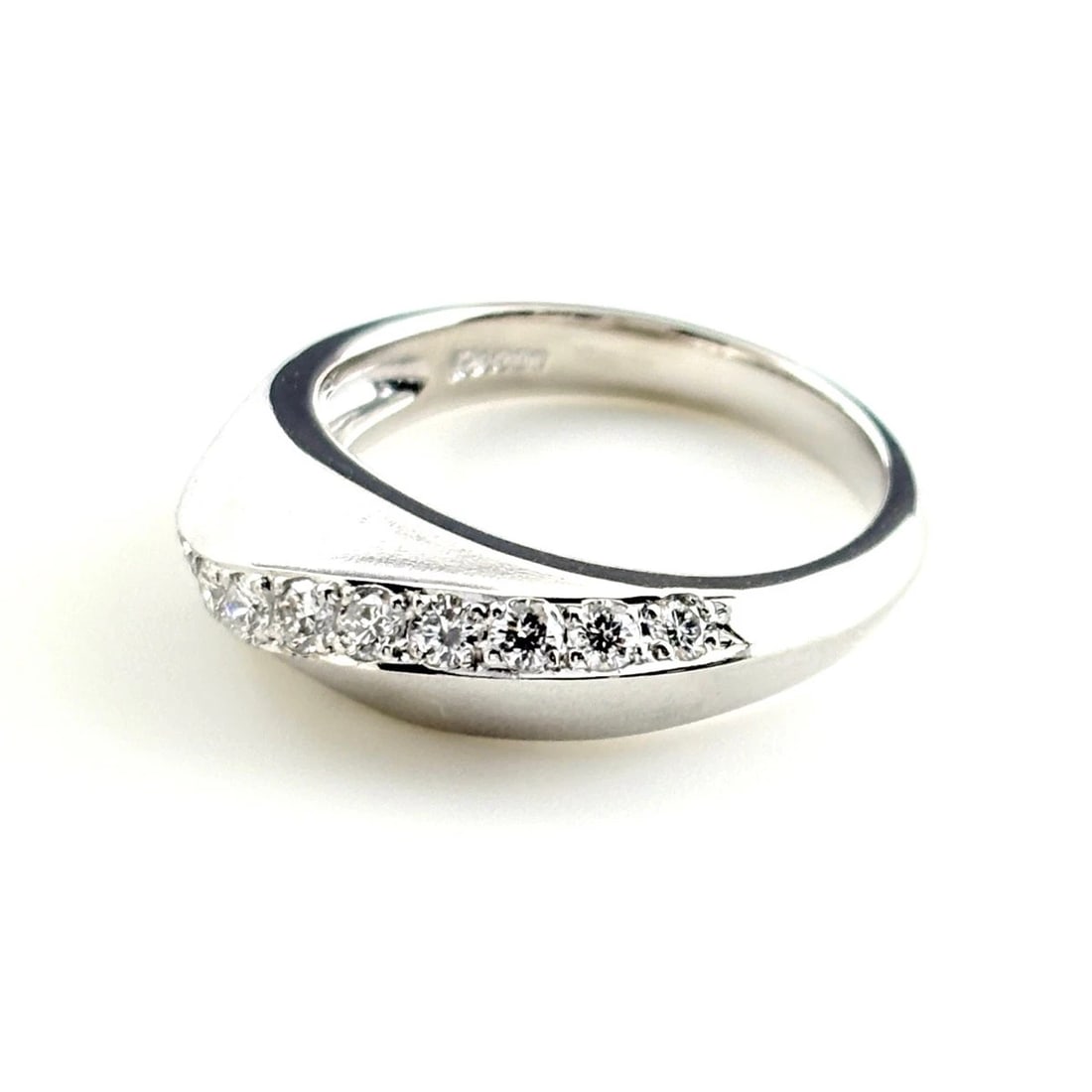 MELEE DIAMOND DESIGN RING PLATINUM (1 of 4)