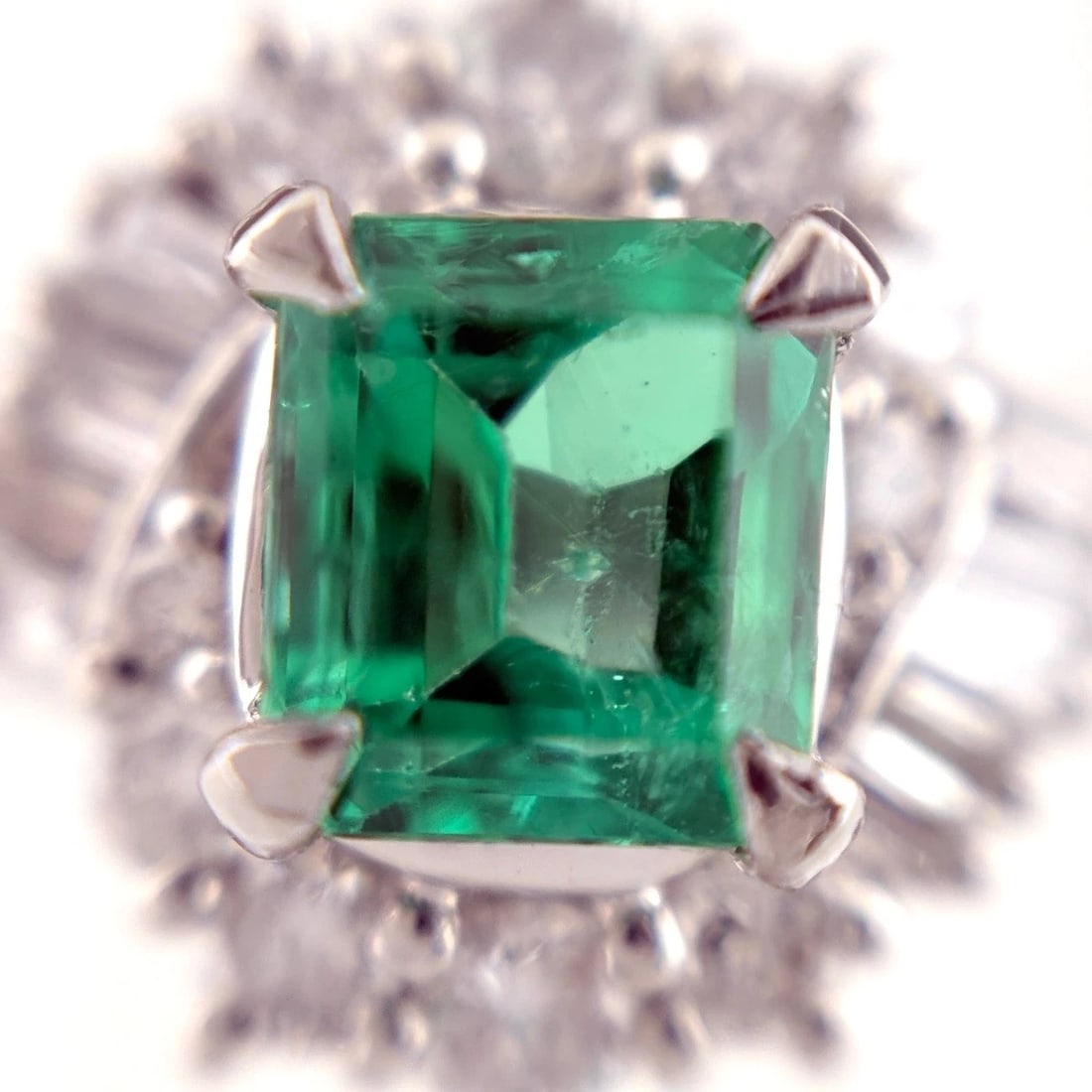 EMERALD DESIGN RING PLATINUM RING MELEE - 2