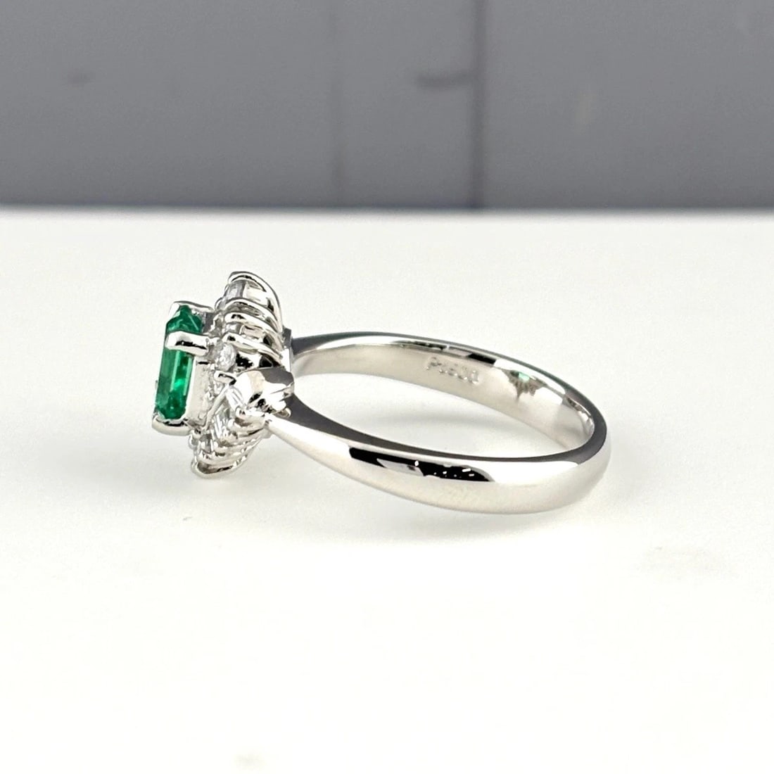EMERALD DESIGN RING PLATINUM RING MELEE - 4