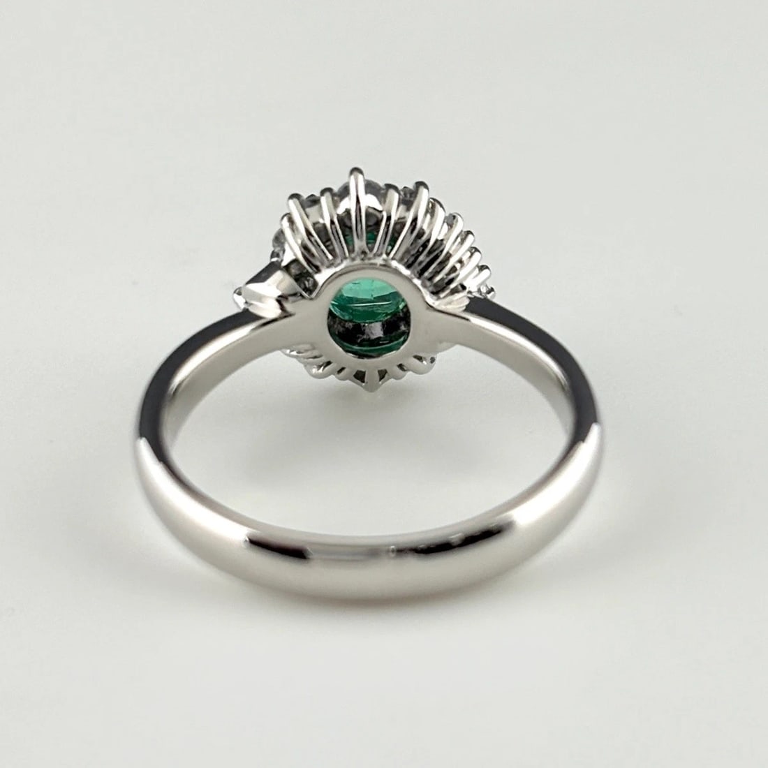 EMERALD DESIGN RING PLATINUM RING MELEE - 5