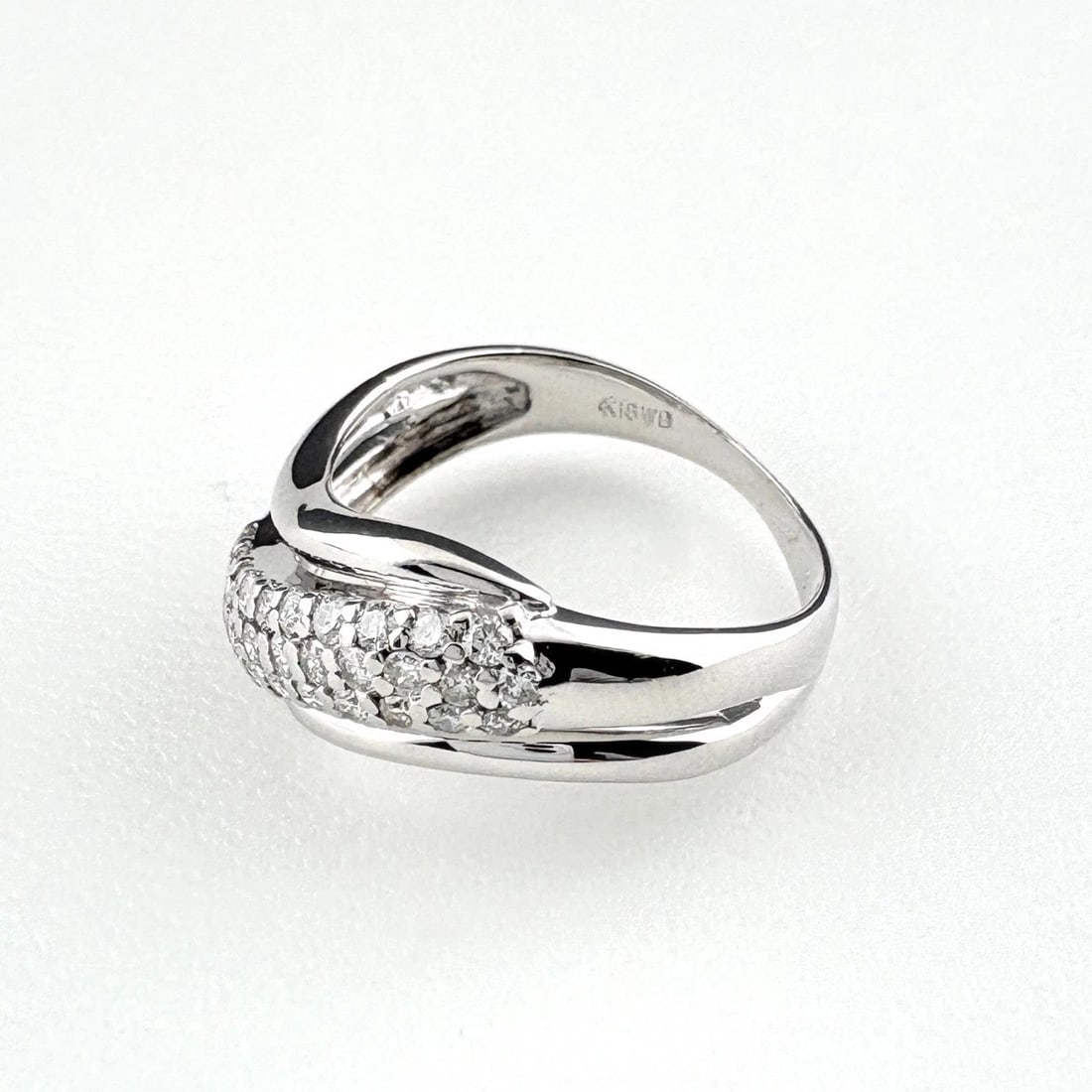 MELEE DIAMOND DESIGN WHITEGOLD RING 18K: melee diamond design WhiteGold Ring 18K Brand: Unbranded Type/Style: Ring Material: 18K WG, Color: White Size: US 6 Accessories: None Accessories Notice: When purchasing pre-owned goods, please refer