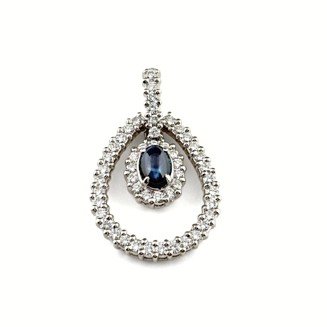 ALEXANDRITE CAT'S EYE DESIGN PENDANT HEAD PLATINUM MELEE DIAMOND: Alexandrite Cat's Eye Design Pendant Head Platinum melee diamond Brand: Unbranded Type/Style: Pendant Head Material: Pt900, Color: Silver Size: Total length of the pendant head including a bail 29.9?1