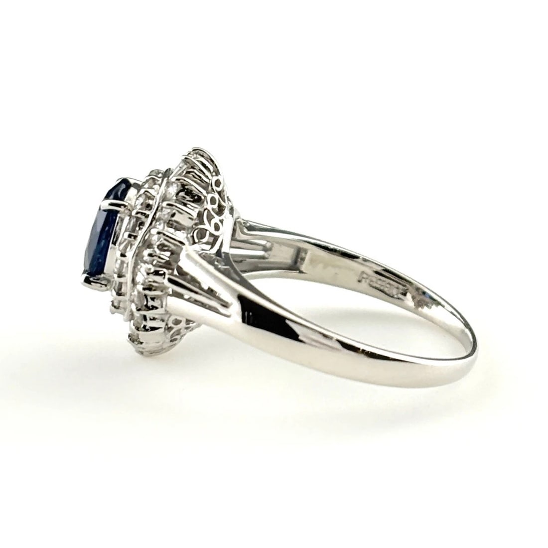 SAPPHIRE DESIGN PLATINUM RING: sapphire design Platinum ring Brand: Unbranded Type/Style: Ring Material: Pt900, Main Stone sapphire Color: PT Size: US 4.5 to 5 Accessories: None Accessories Notice: When purchasing pre-owned goods,