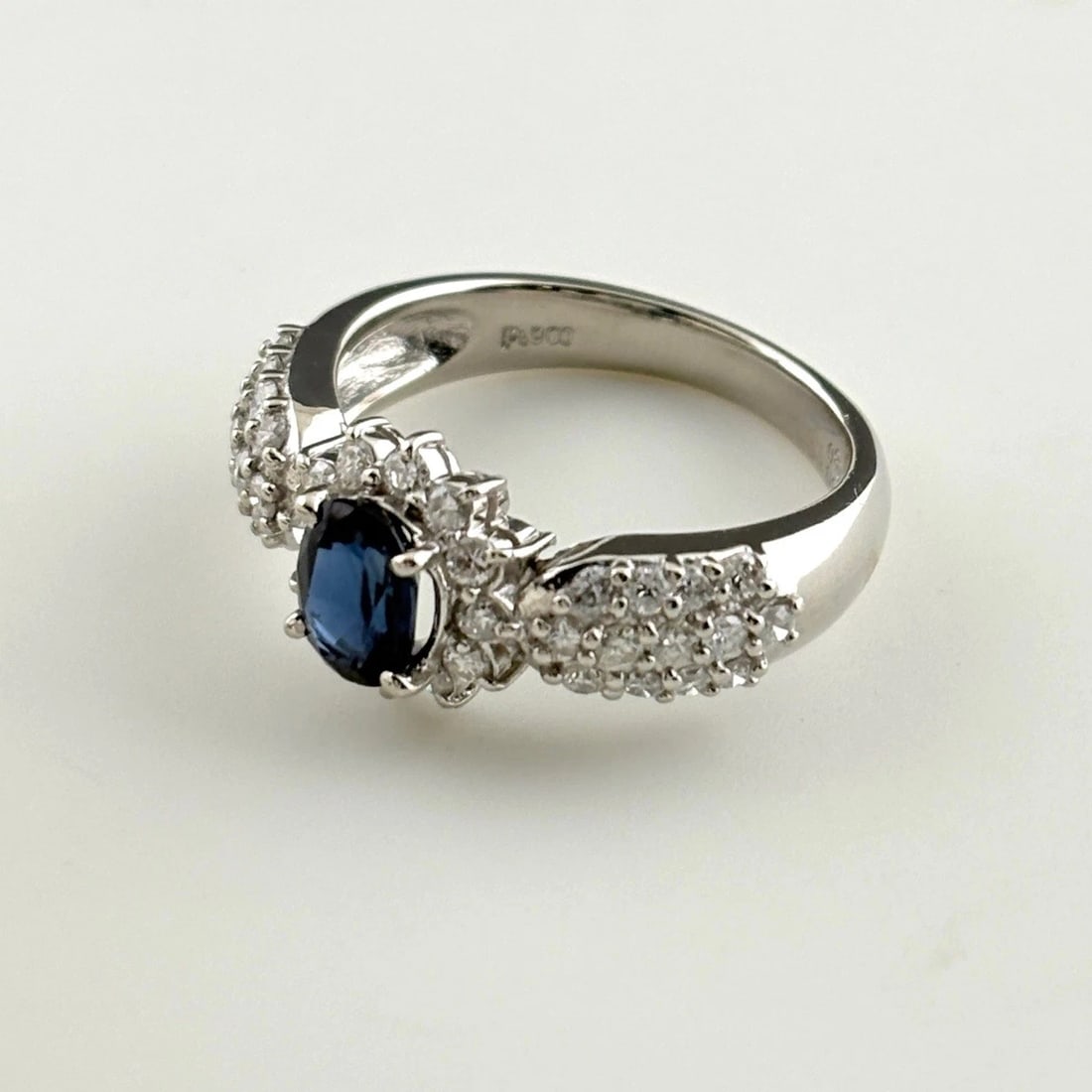 SAPPHIRE DESIGN RING PLATINUM MELEE DIAMOND: sapphire design ring Platinum melee diamond Brand: Unbranded Type/Style: Ring Material: Pt900, Main Stone sapphire Color: PT Size: US 6 Accessories: None Accessories Notice: When purchasing pre-owned