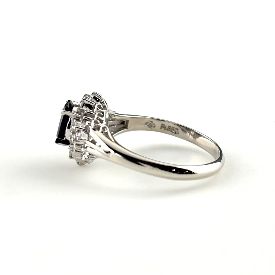 SAPPHIRE DESIGN PLATINUM RING - 3