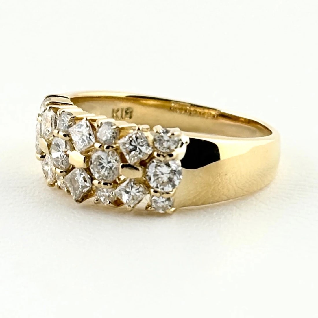 MELEE DIAMOND DESIGN RING YG YELLOWGOLD: melee diamond design ring YG YellowGold Brand: Unbranded Type/Style: Ring Material: 18K YellowGold, Color: YellowGold Size: US 7.5 to 8 Accessories: None Accessories Notice: When purchasing pre-owned