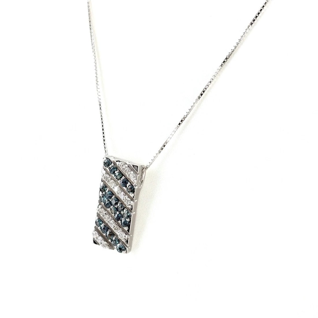 ALEXANDRITE DESIGN NECKLACE WHITEGOLD PENDANT DIAMOND: Alexandrite Design Necklace WhiteGold Pendant diamond Brand: Unbranded Type/Style: Necklace Material: 18K WG, Color: White Size: Chain / code 45.5cm(17.9") Chain width 0.6mm(0.0") Pendant size