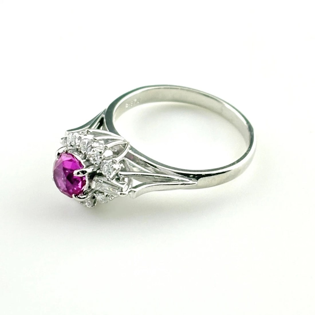 PINK SAPPHIRE DESIGN RING: pink sapphire design ring Brand: Unbranded Type/Style: Ring Material: Pt900, Main Stone Pink sapphire Color: PT Size: US 6.5 Accessories: None Accessories Notice: When purchasing pre-owned goods,