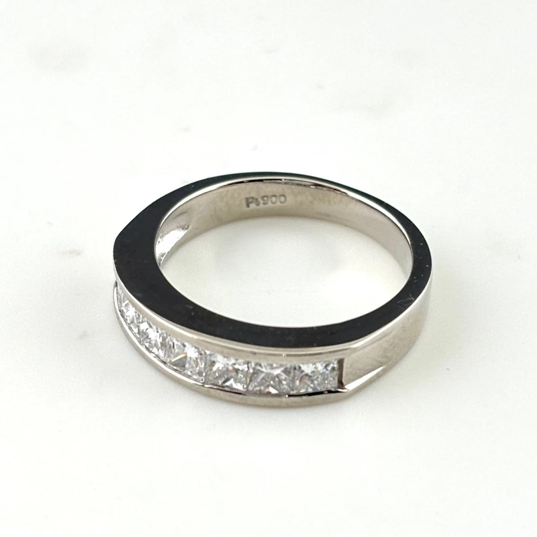 MELEE DIAMOND DESIGN RING: melee diamond design ring Brand: Unbranded Type/Style: Ring Material: Pt900, Color: PT Size: US 6 Accessories: None Accessories Notice: When purchasing pre-owned goods, please refer to the photos of