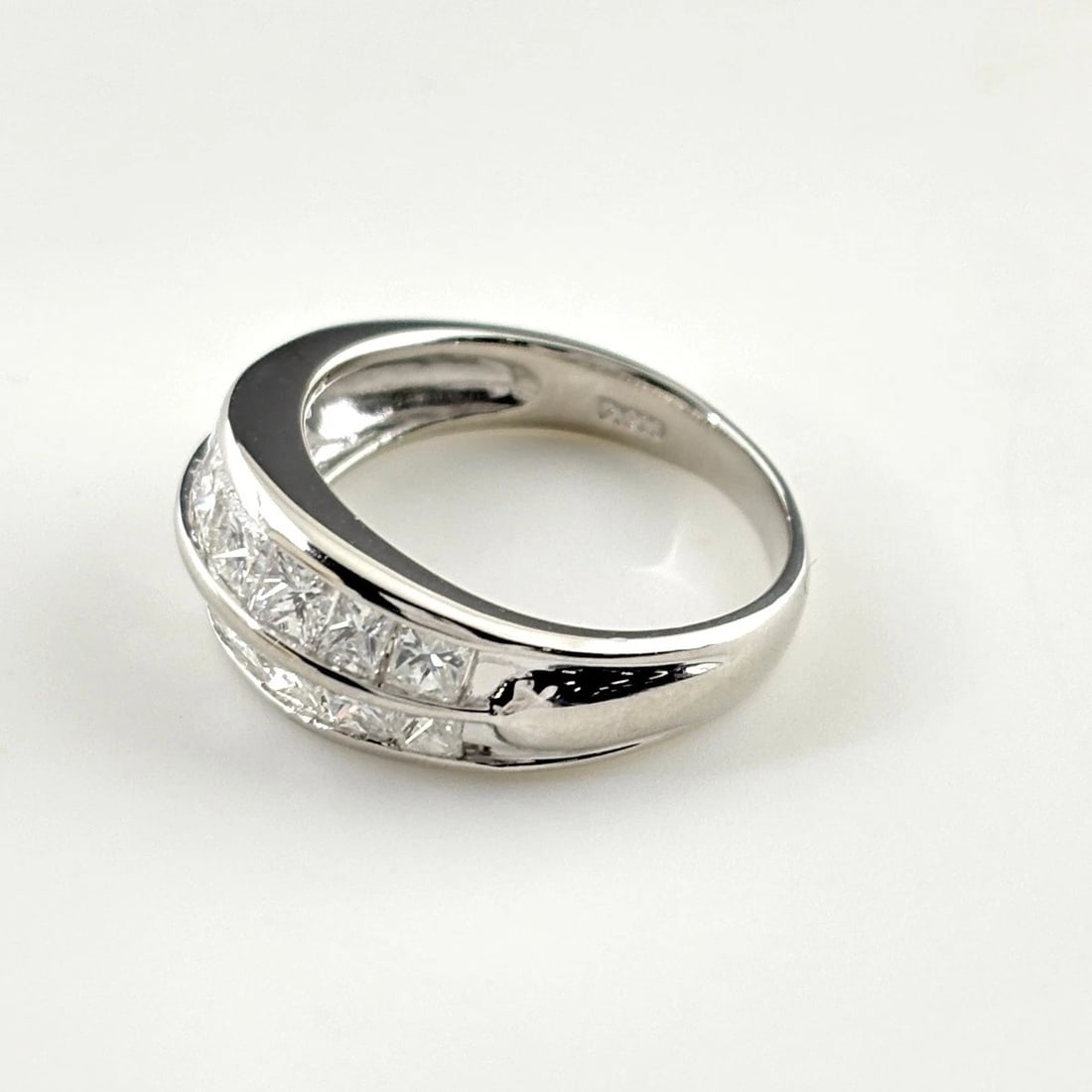 MELEE DIAMOND DESIGN RING PLATINUM PT900: melee diamond design ring Platinum Pt900 Brand: Unbranded Type/Style: Ring Material: Pt900, Color: Silver Size: US 7 to 7.5 Accessories: None Accessories Notice: When purchasing pre-owned