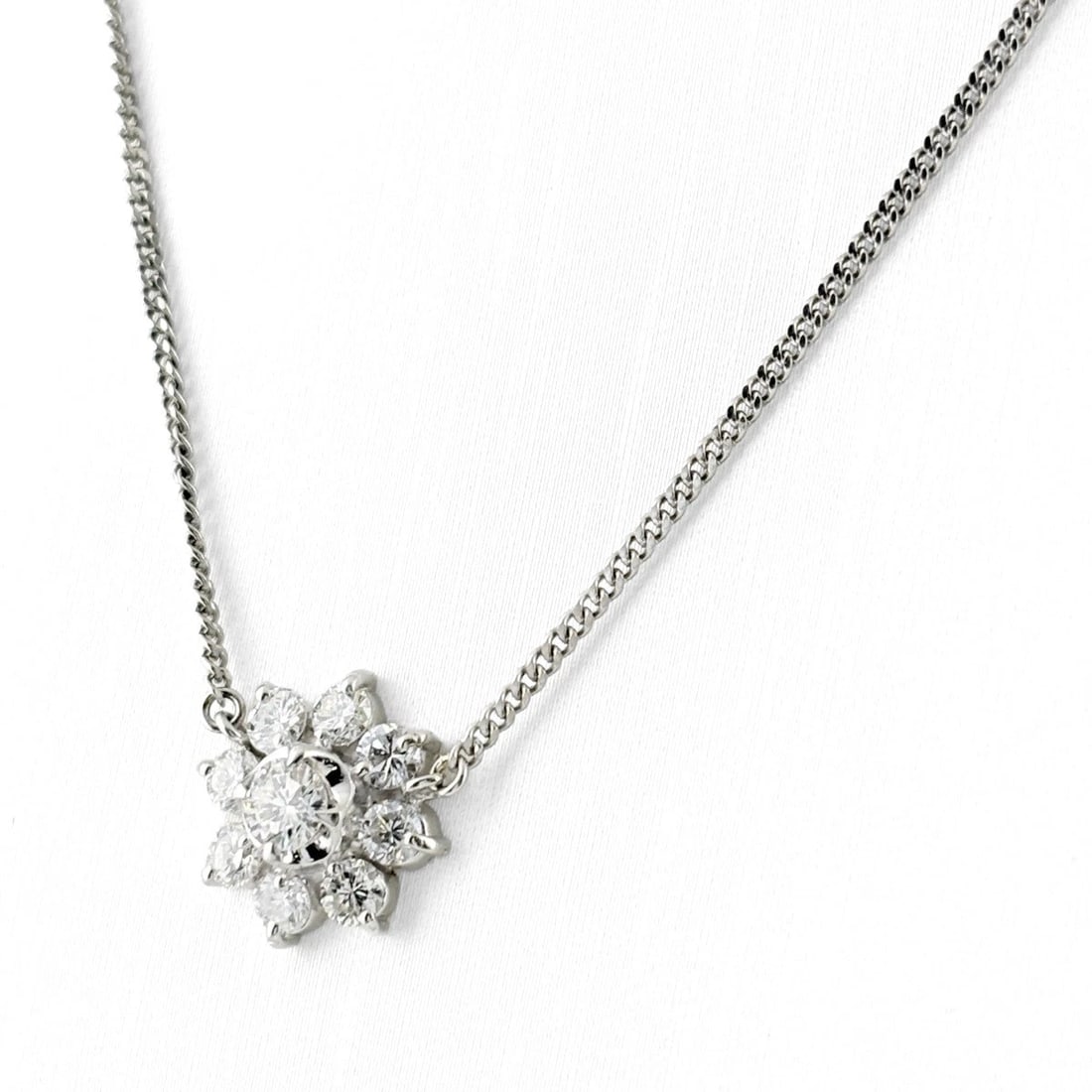 MELEE DIAMOND DESIGN PLATINUM PENDANT NECKLACE: melee diamond design Platinum Pendant Necklace Brand: Unbranded Type/Style: Necklace Material: Pt900, Color: PT Size: Chain / code 41cm(16.1") Total length of the pendant head including a bail