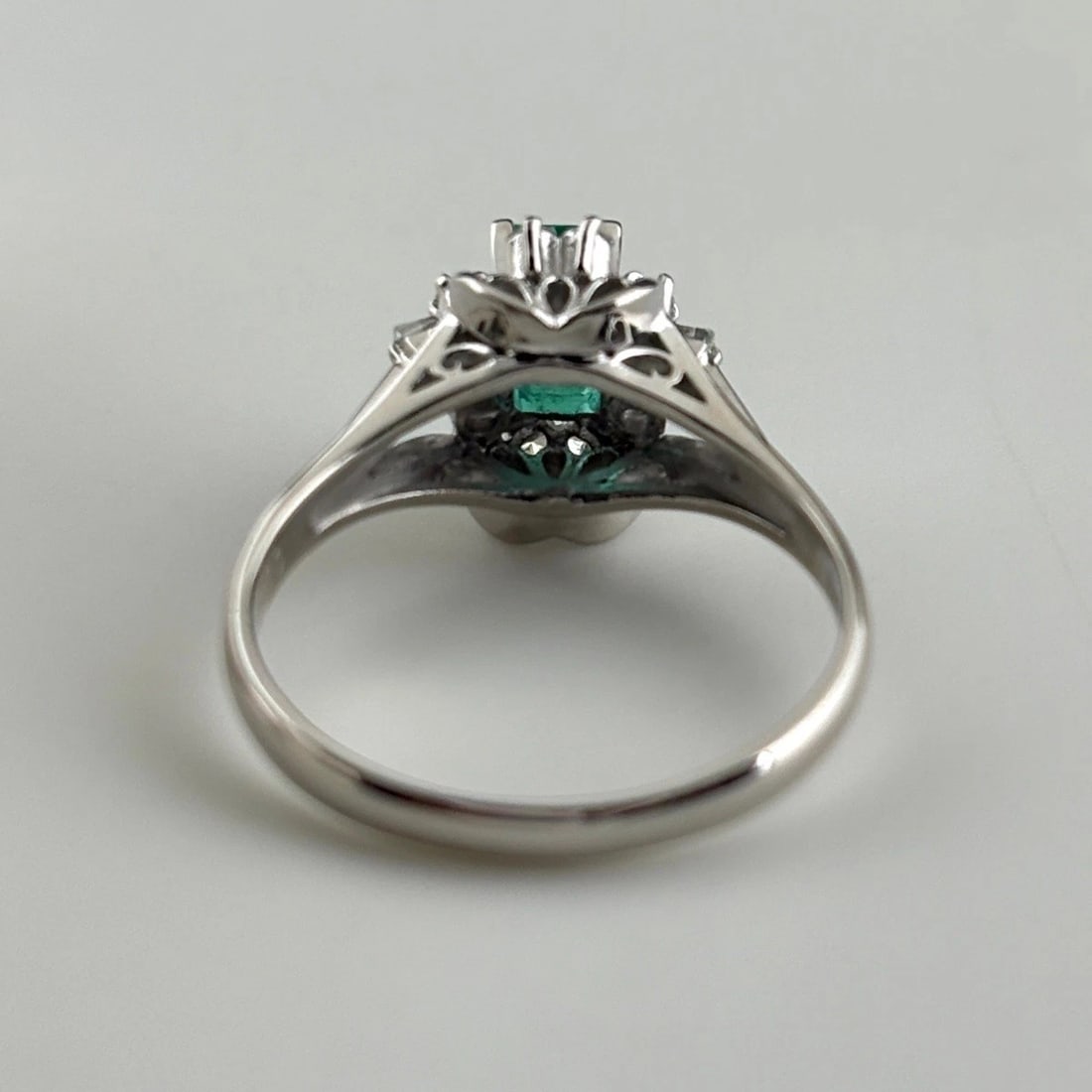 EMERALD DESIGN RING PLATINUM - 3