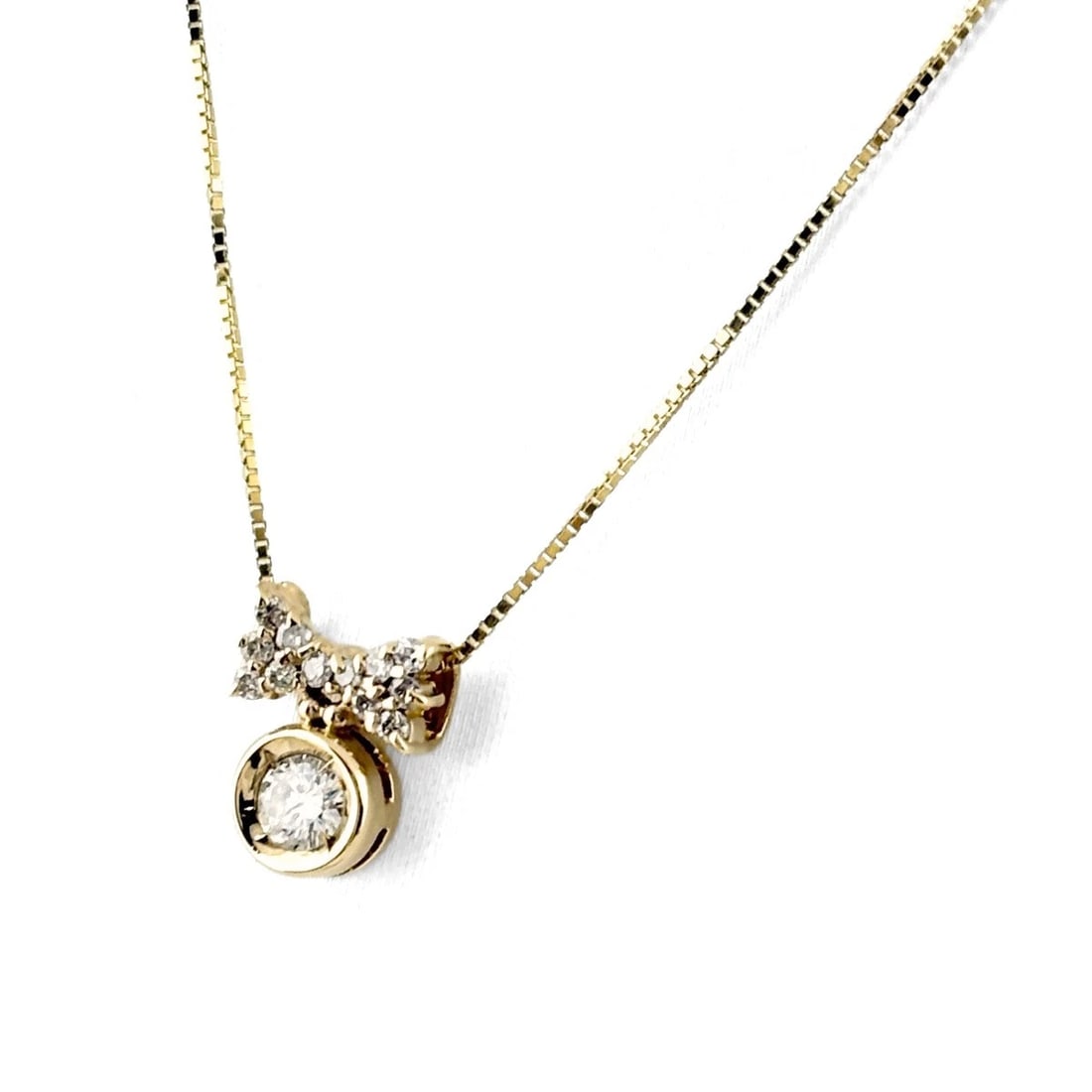MELEE DIAMOND DESIGN YG YELLOWGOLD PENDANT NECKLACE: melee diamond design YG YellowGold Pendant Necklace Brand: Unbranded Type/Style: Necklace Material: 18K YellowGold, Color: YellowGold Size: Chain / code 40cm(15.7") Pendant size 10.5?8.5mm(0.4")