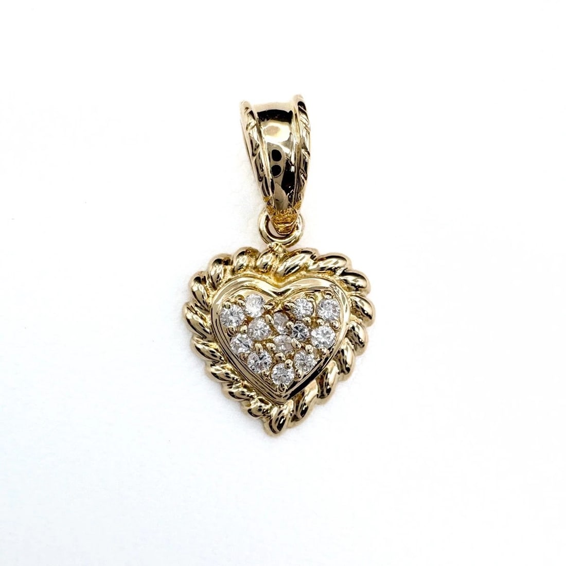 HEART MOTIF PENDANT HEAD YELLOWGOLD MELEE DIAMOND PENDAN: Heart motif Pendant Head YellowGold melee diamond Pendan Brand: Unbranded Type/Style: Pendant Head Material: 18K YG, Main Stone Natural Color: Yellow Size: Total length of the pendant head including