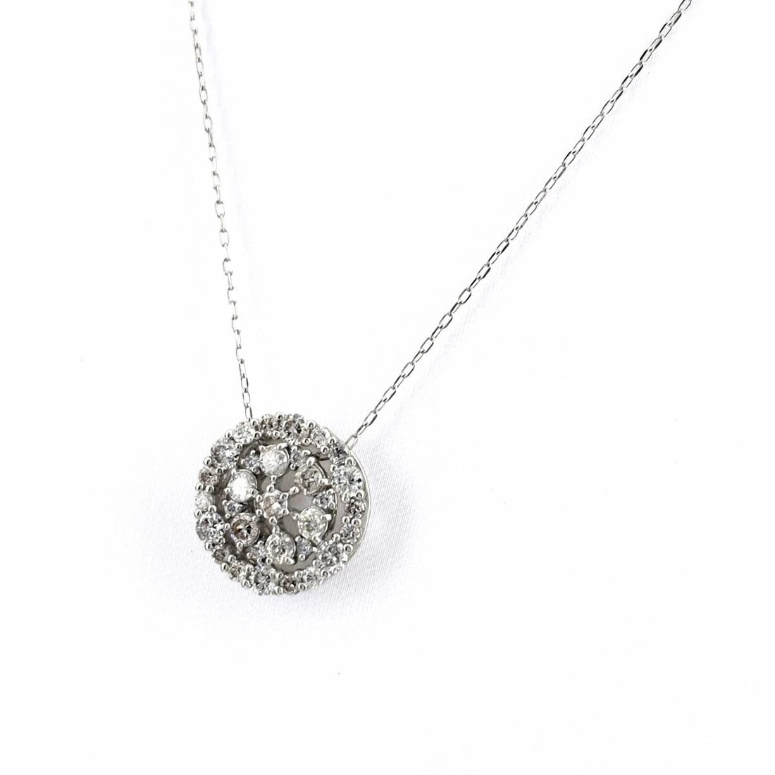 MELEE DIAMOND DESIGN PLATINUM PENDANT NECKLACE: melee diamond design Platinum Pendant Necklace Brand: Unbranded Type/Style: Necklace Material: Pt900, Color: PT Size: Chain / code 45cm(17.7") Pendant size 14.5?14.2mm(0.6") Accessories: None