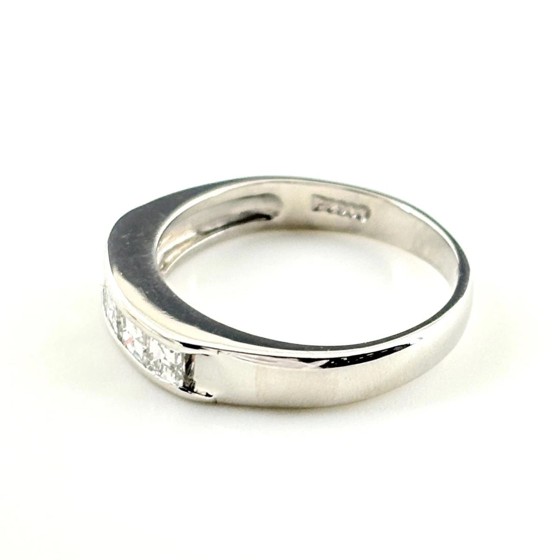 MELEE DIAMOND DESIGN RING: melee diamond design ring Brand: Unbranded Type/Style: Ring Material: Pt900, Color: PT Size: US 5 Accessories: None Accessories Notice: When purchasing pre-owned goods, please refer to the photos of