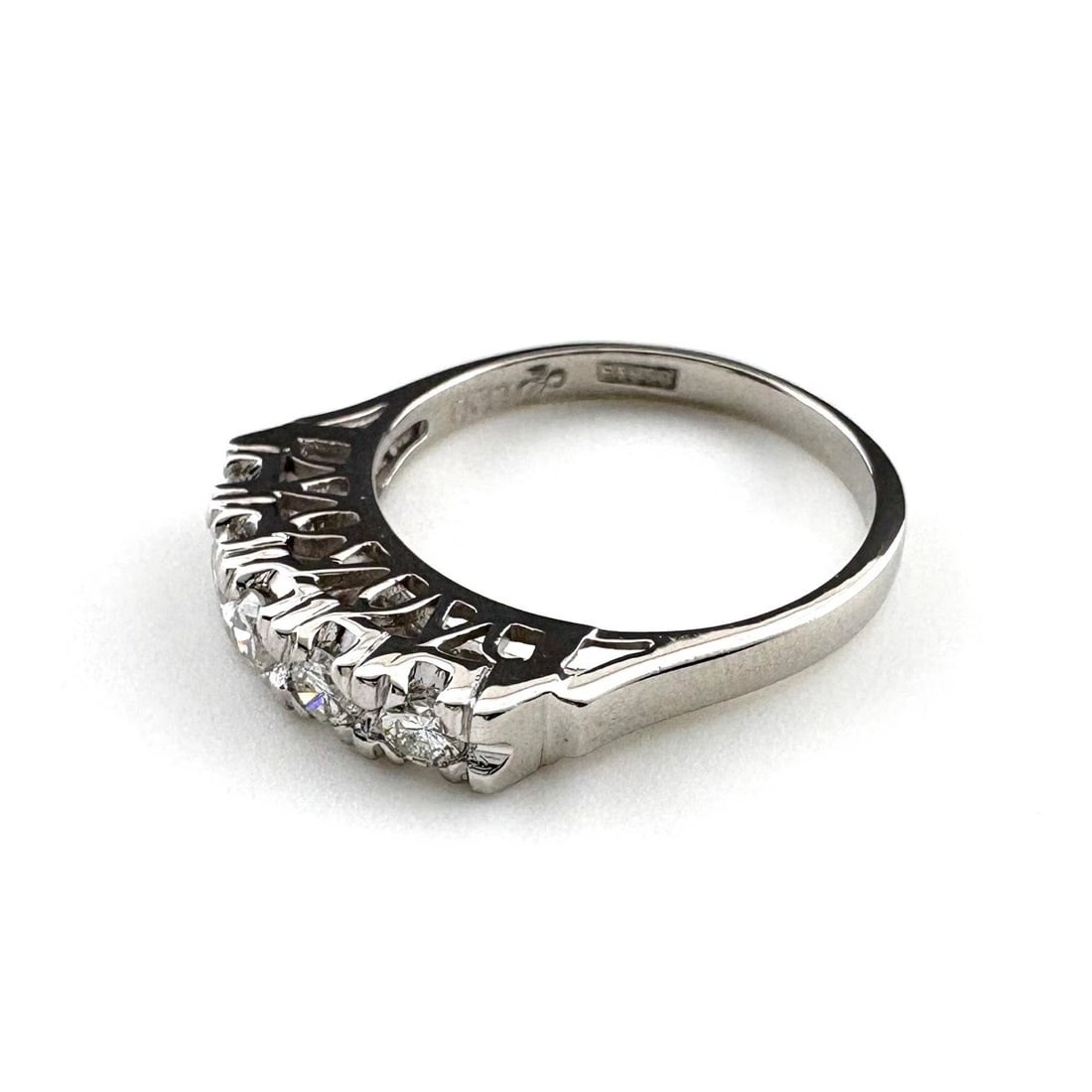 MELEE DIAMOND DESIGN RING PLATINUM: melee diamond design ring Platinum Brand: Unbranded Type/Style: Ring Material: Pt850, Color: PT Size: US 5.5 Accessories: None Accessories Notice: When purchasing pre-owned goods, please refer to the